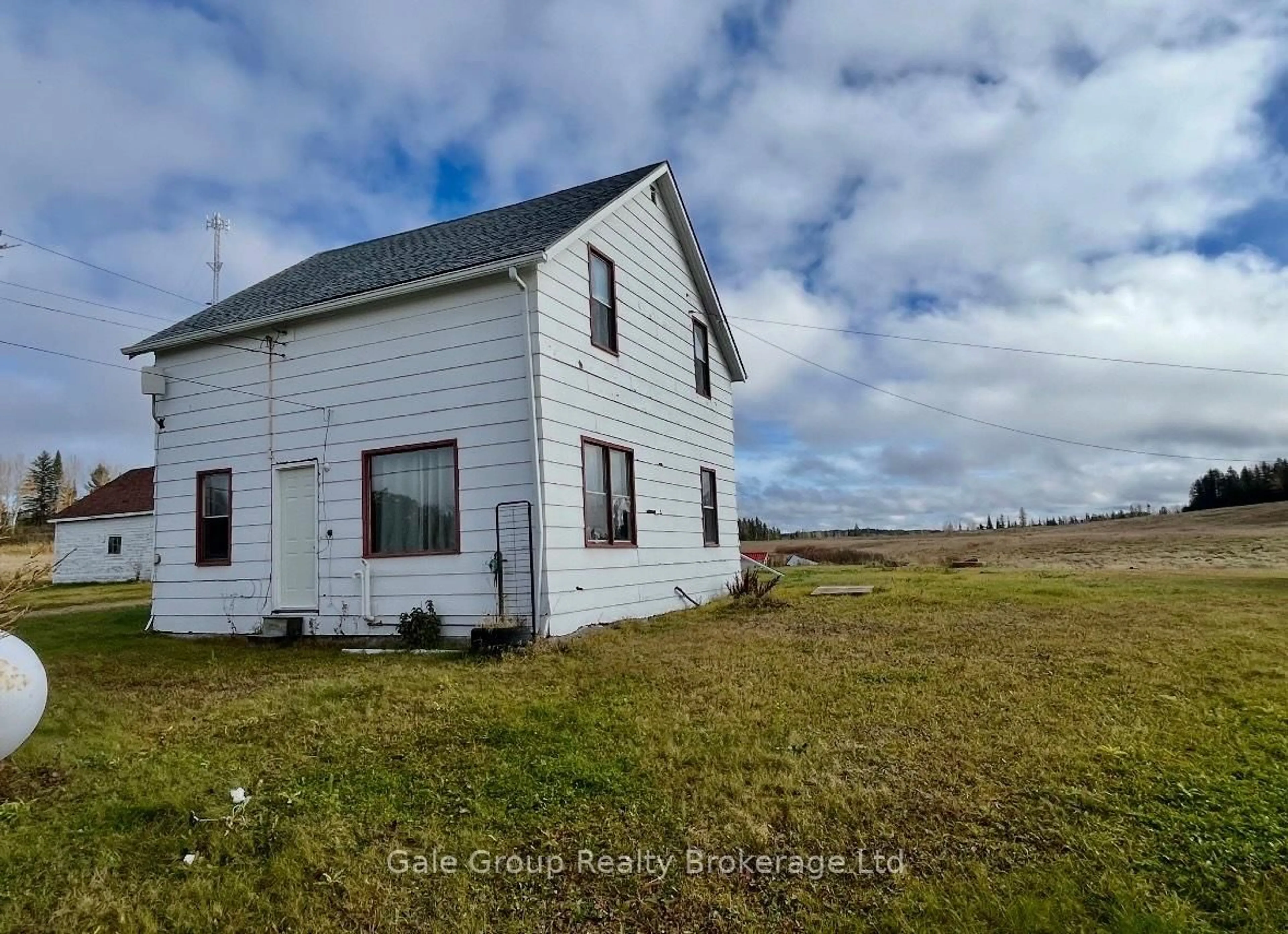 A pic from outside/outdoor area/front of a property/back of a property/a pic from drone, building for 2541 Highway 105 Highway, Kenora Ontario P0V 2L0