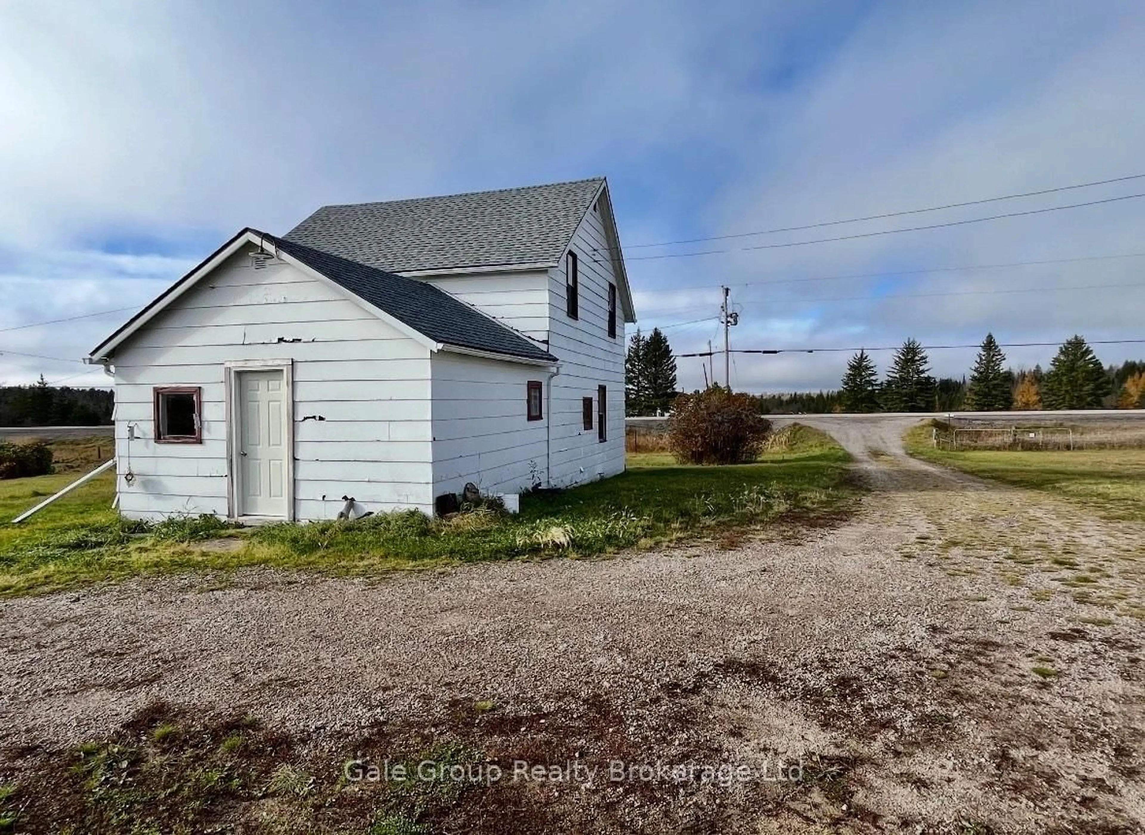A pic from outside/outdoor area/front of a property/back of a property/a pic from drone, unknown for 2541 Highway 105 Highway, Kenora Ontario P0V 2L0