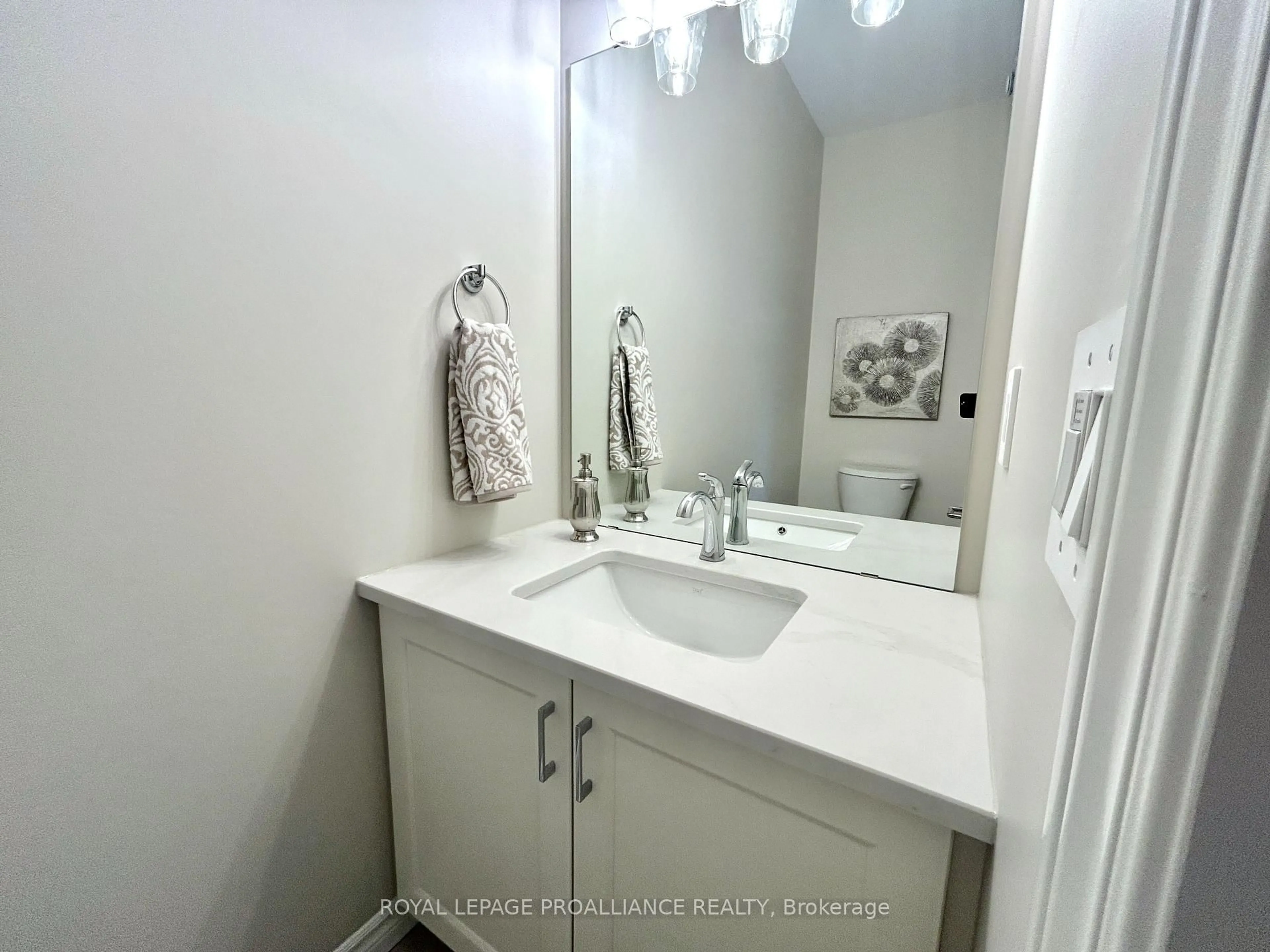 Standard bathroom, ceramic/tile floor for 16 Peace River St, Belleville Ontario K8N 0V6