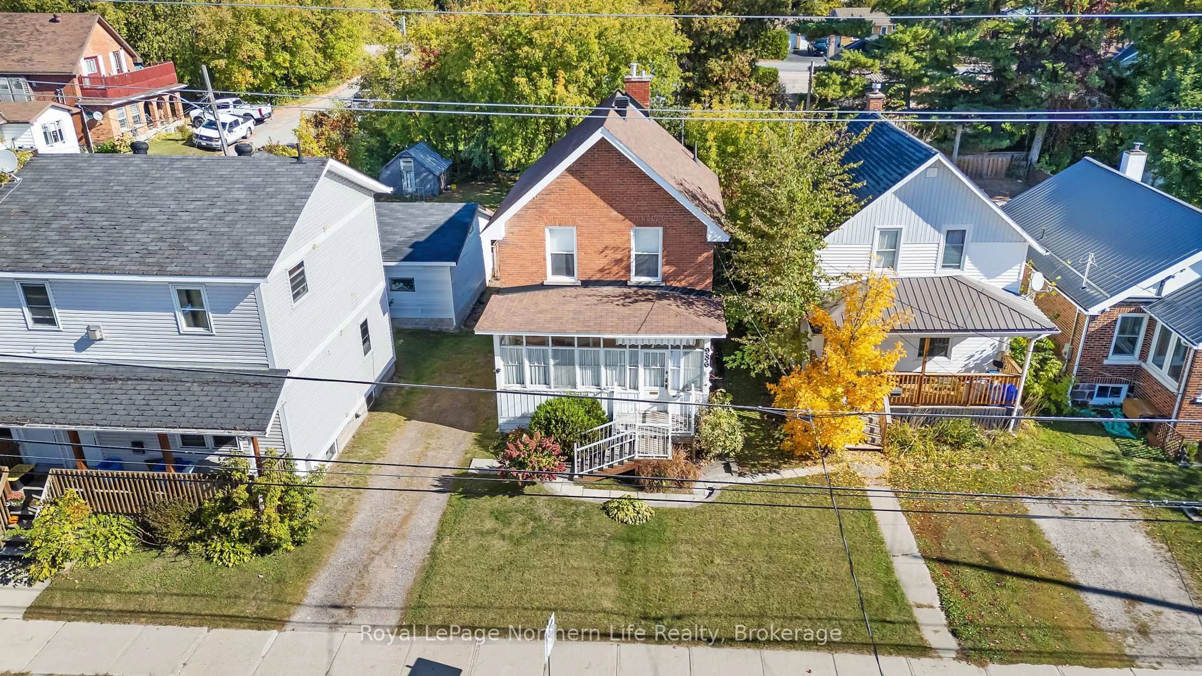A pic from outside/outdoor area/front of a property/back of a property/a pic from drone, street for 986 Main St, North Bay Ontario P1B 2W1