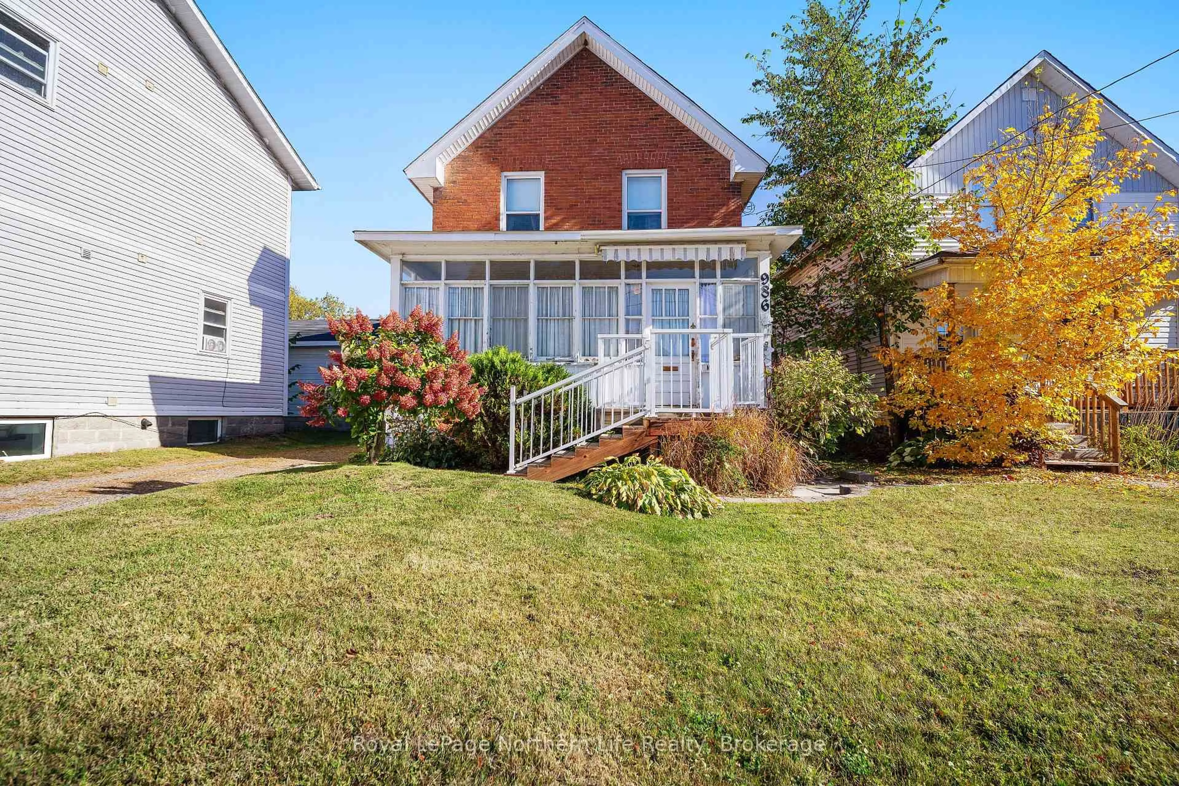 Unknown for 986 Main St, North Bay Ontario P1B 2W1