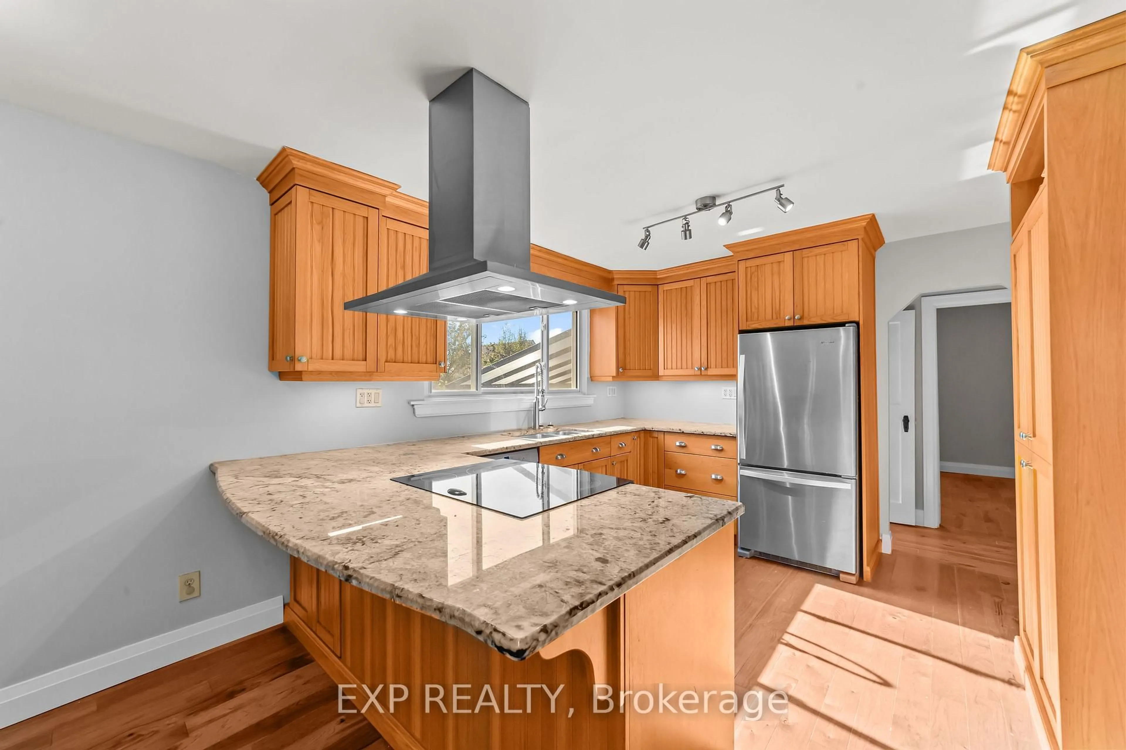 Open concept kitchen, unknown for 29 Tennyson St, London East Ontario N5Z 2K6