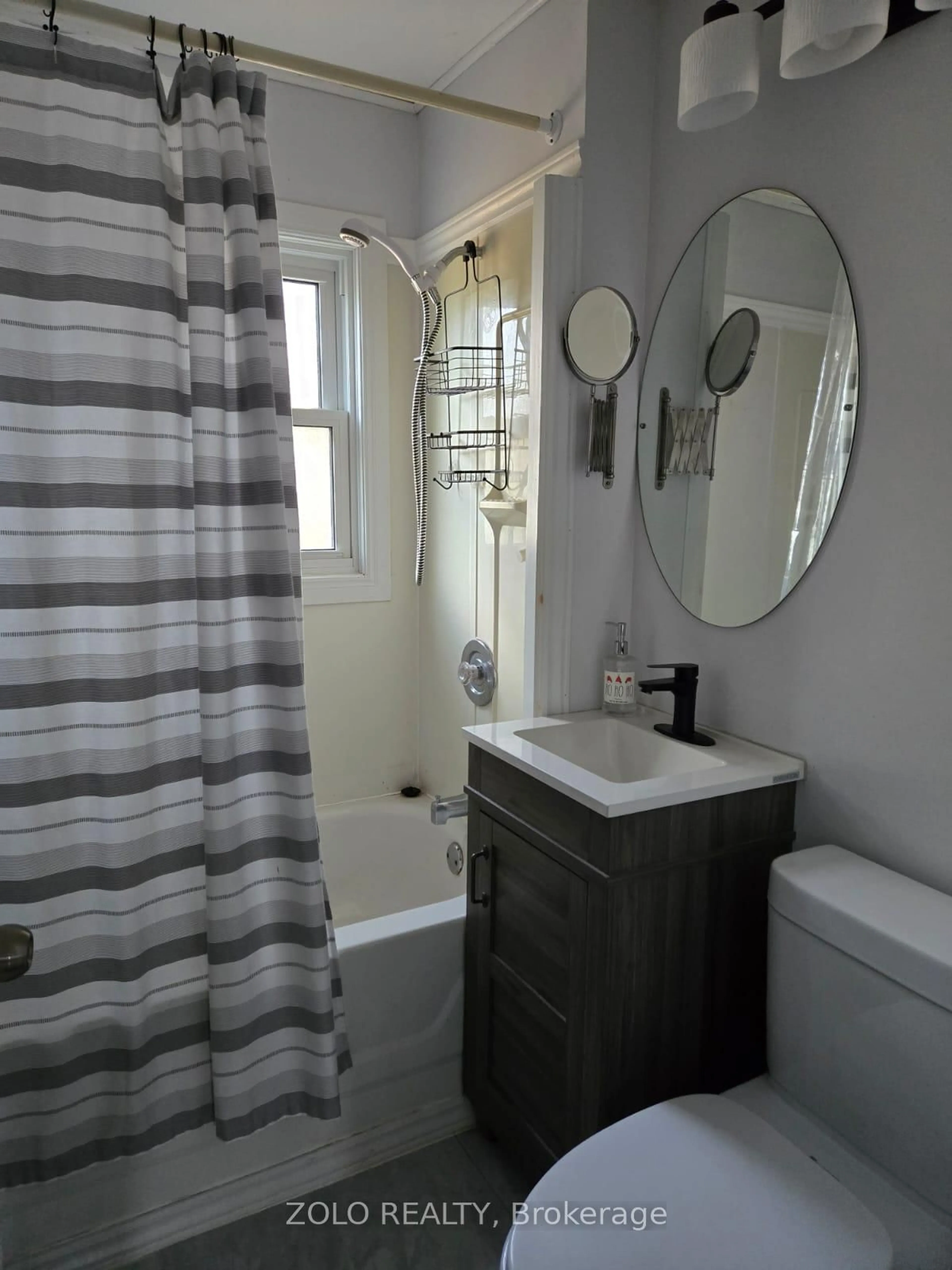 Standard bathroom, ceramic/tile floor for 664 Park St, Peterborough Ontario K9H 4S3