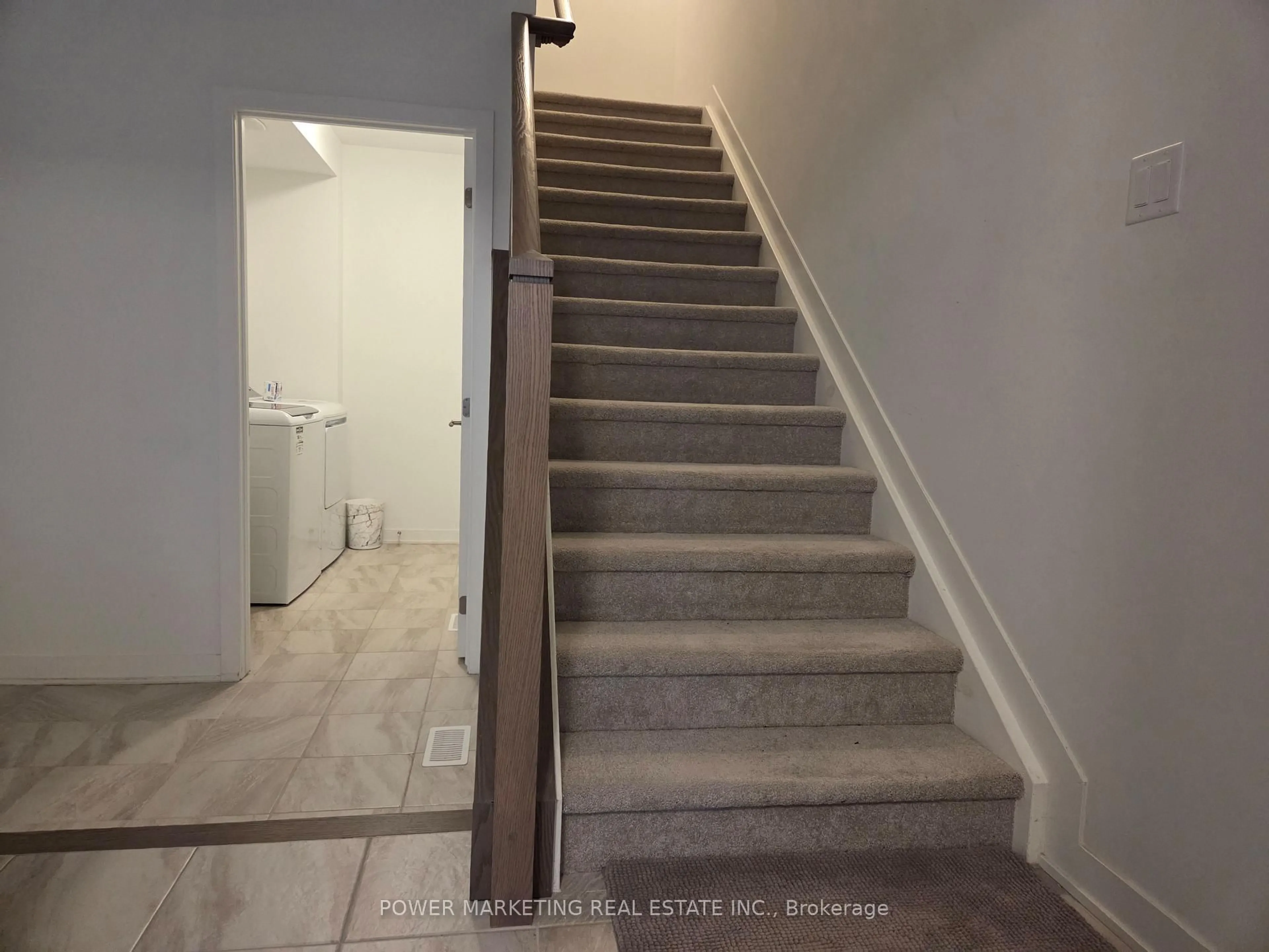 Stairs for 903 Nova Private, Ottawa Ontario K2J 7B3
