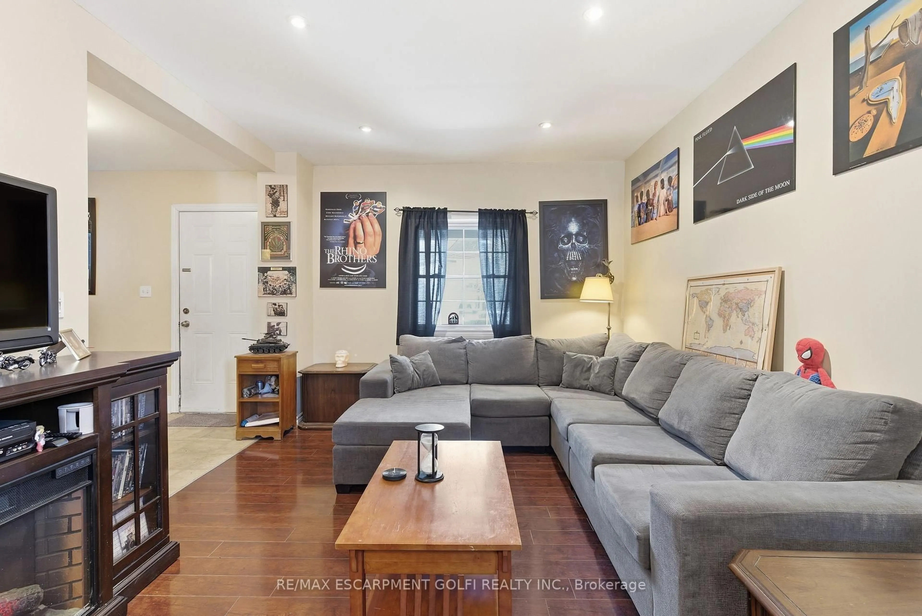 Living room with furniture, unknown for 132 1/2 Lake St, St. Catharines Ontario L2R 5Y1