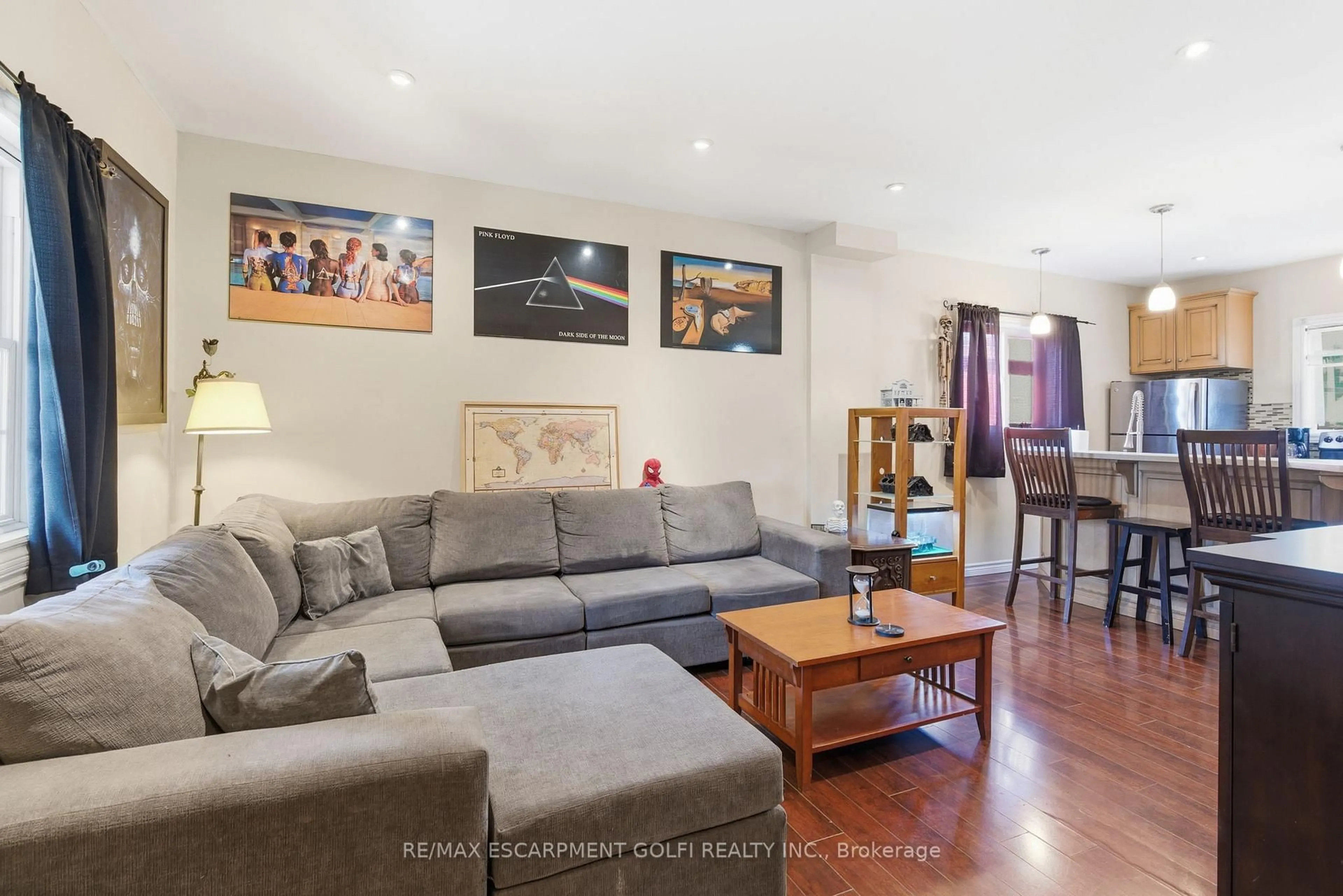 Living room with furniture, wood/laminate floor for 132 1/2 Lake St, St. Catharines Ontario L2R 5Y1