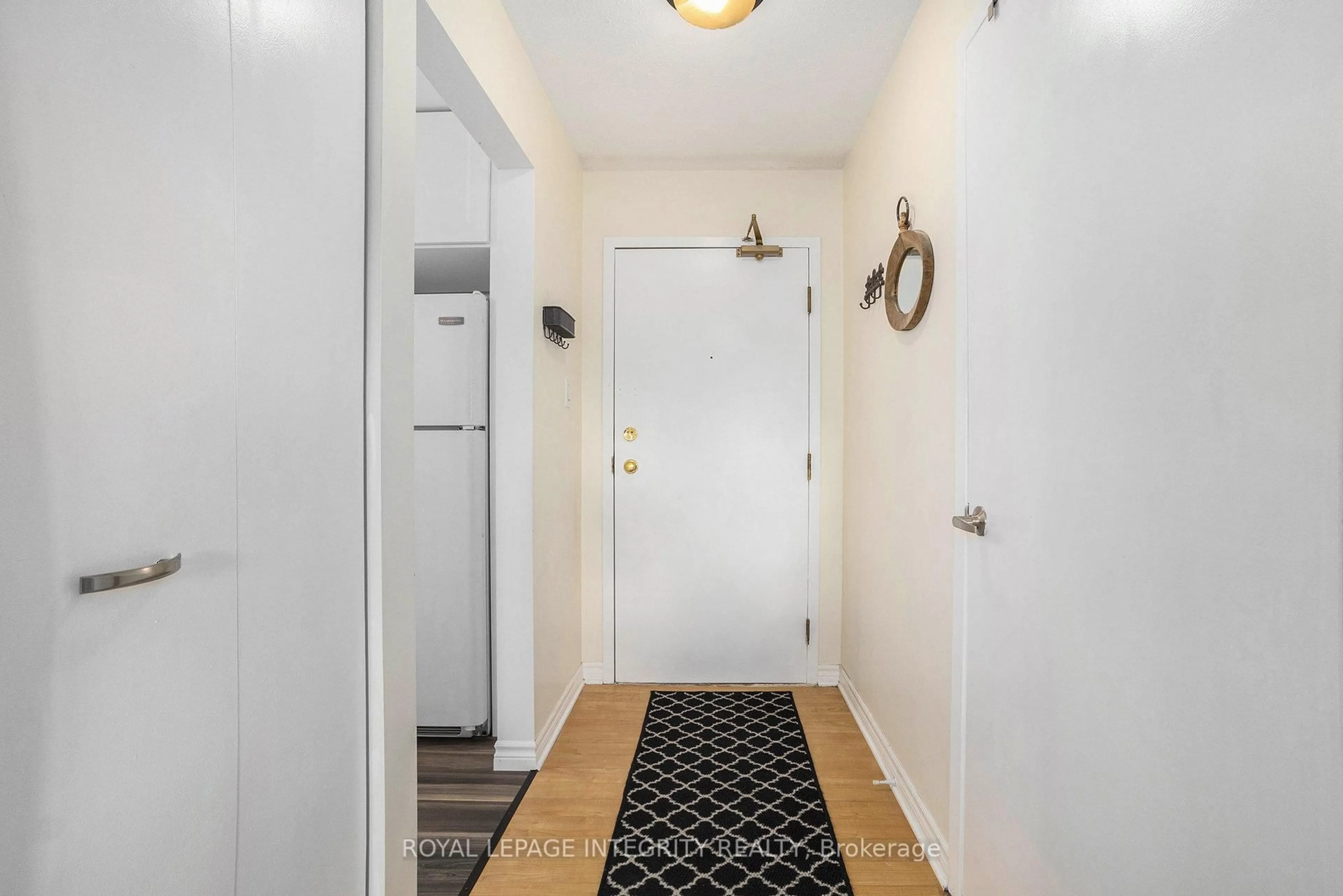 Indoor entryway for 270 Lorry Greenberg Dr #210, Ottawa Ontario K1T 3K2