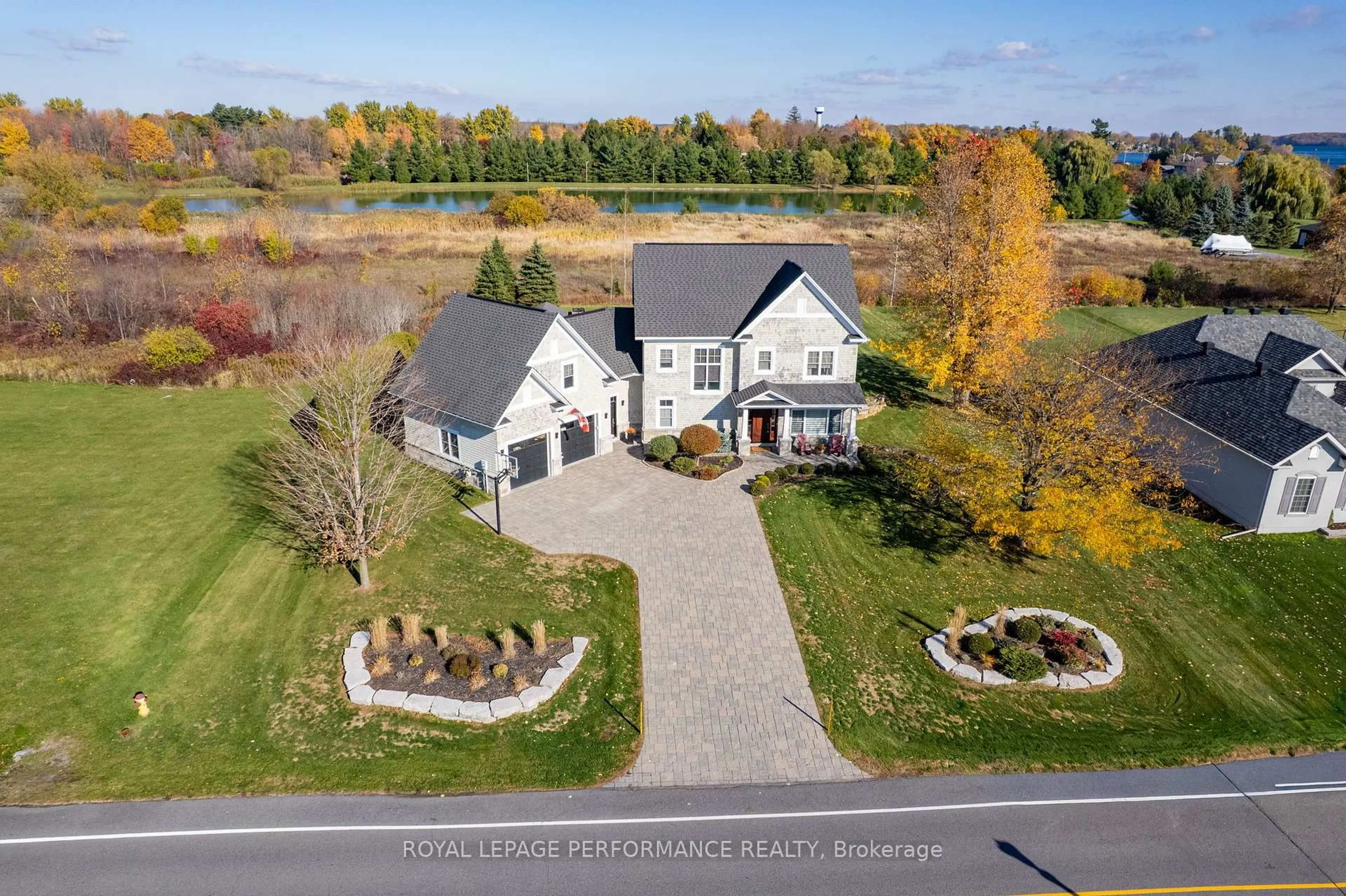 A pic from outside/outdoor area/front of a property/back of a property/a pic from drone, unknown for 6721 Yacht Blvd, South Glengarry Ontario K6H 7N6