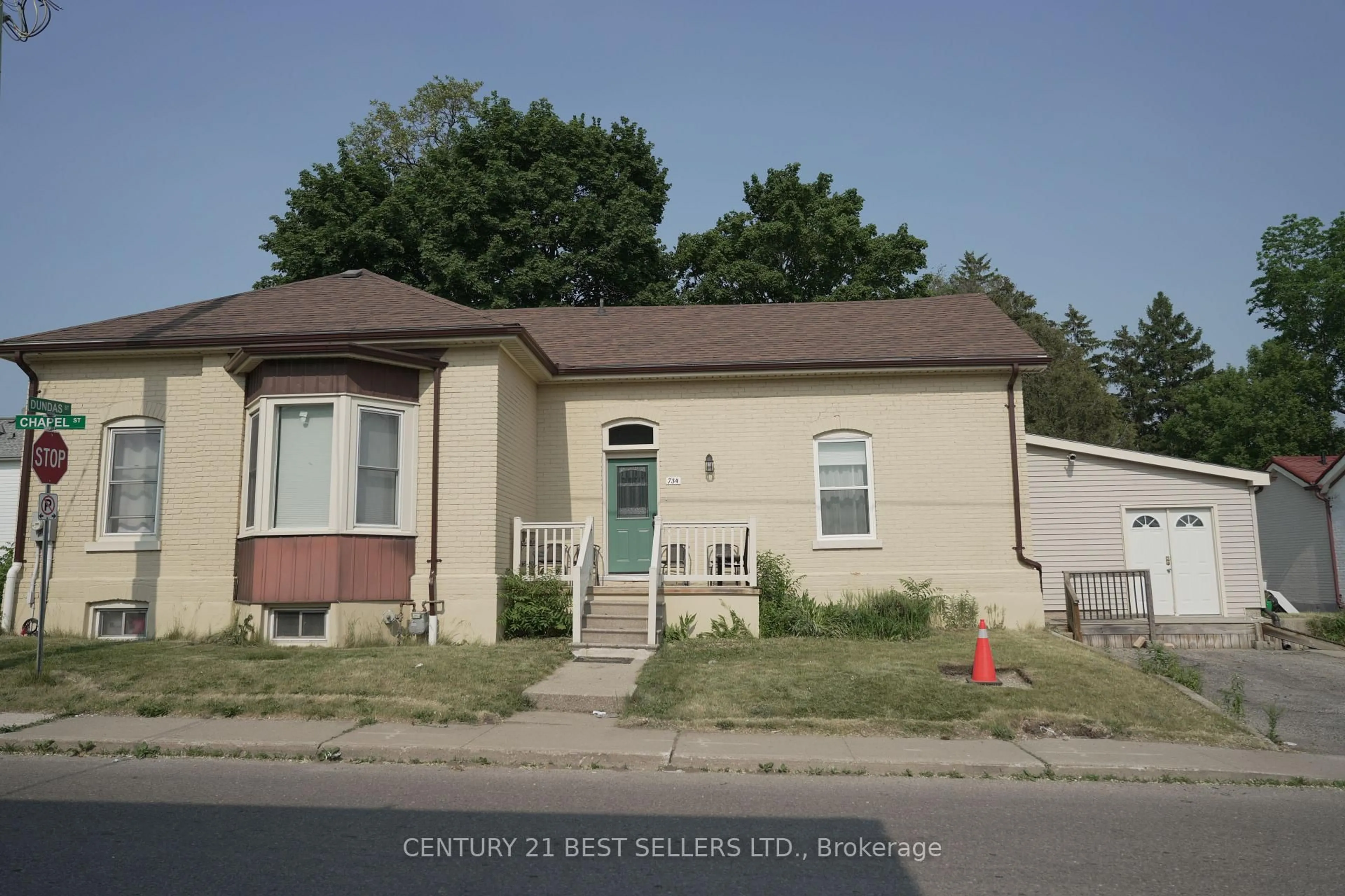 Home with vinyl exterior material, street for 734 Dundas St, Woodstock Ontario N4S 1E9