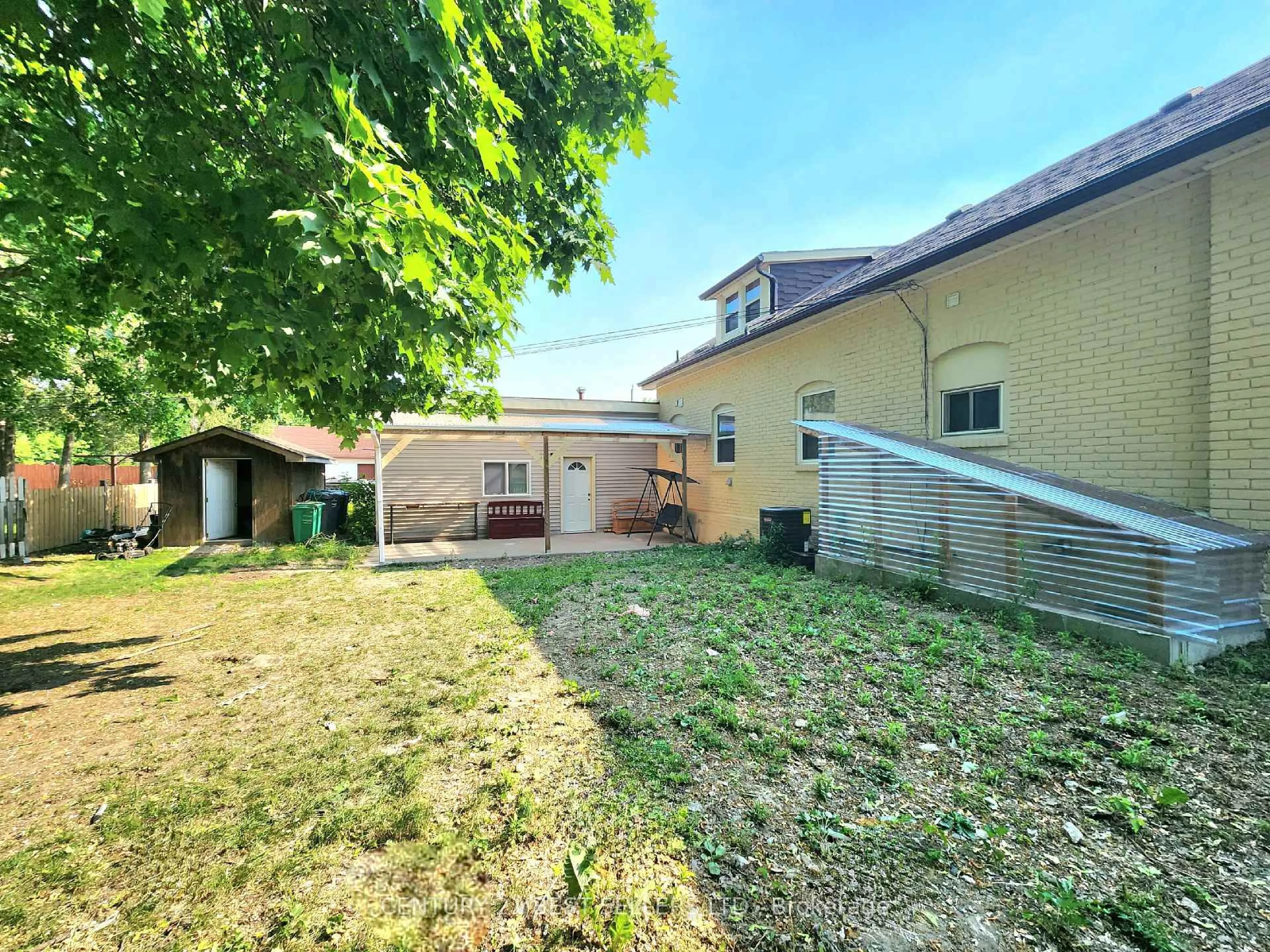 Unknown for 734 Dundas St, Woodstock Ontario N4S 1E9