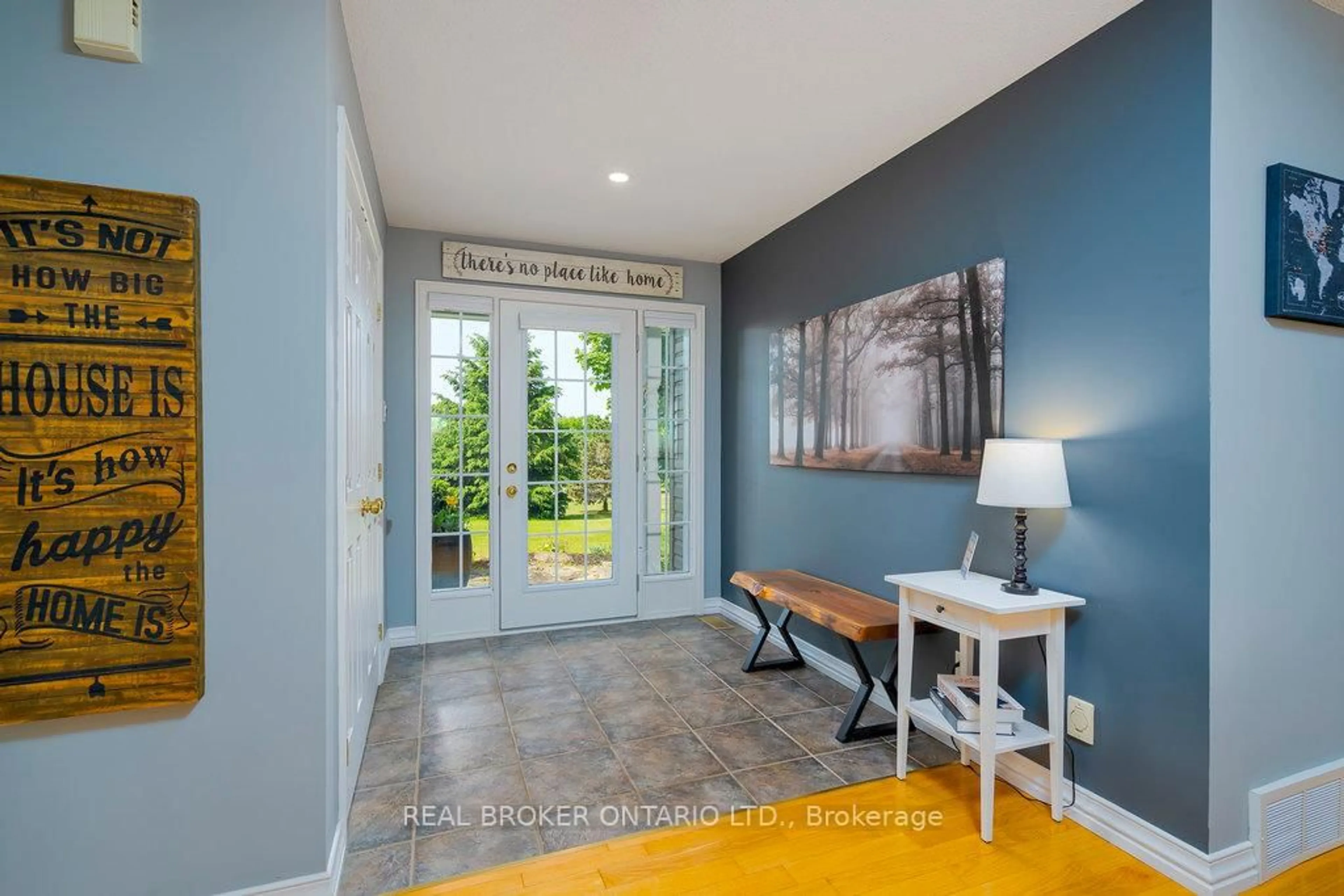 Indoor entryway for 3374 Greenland Rd, Ottawa Ontario K0A 1T0