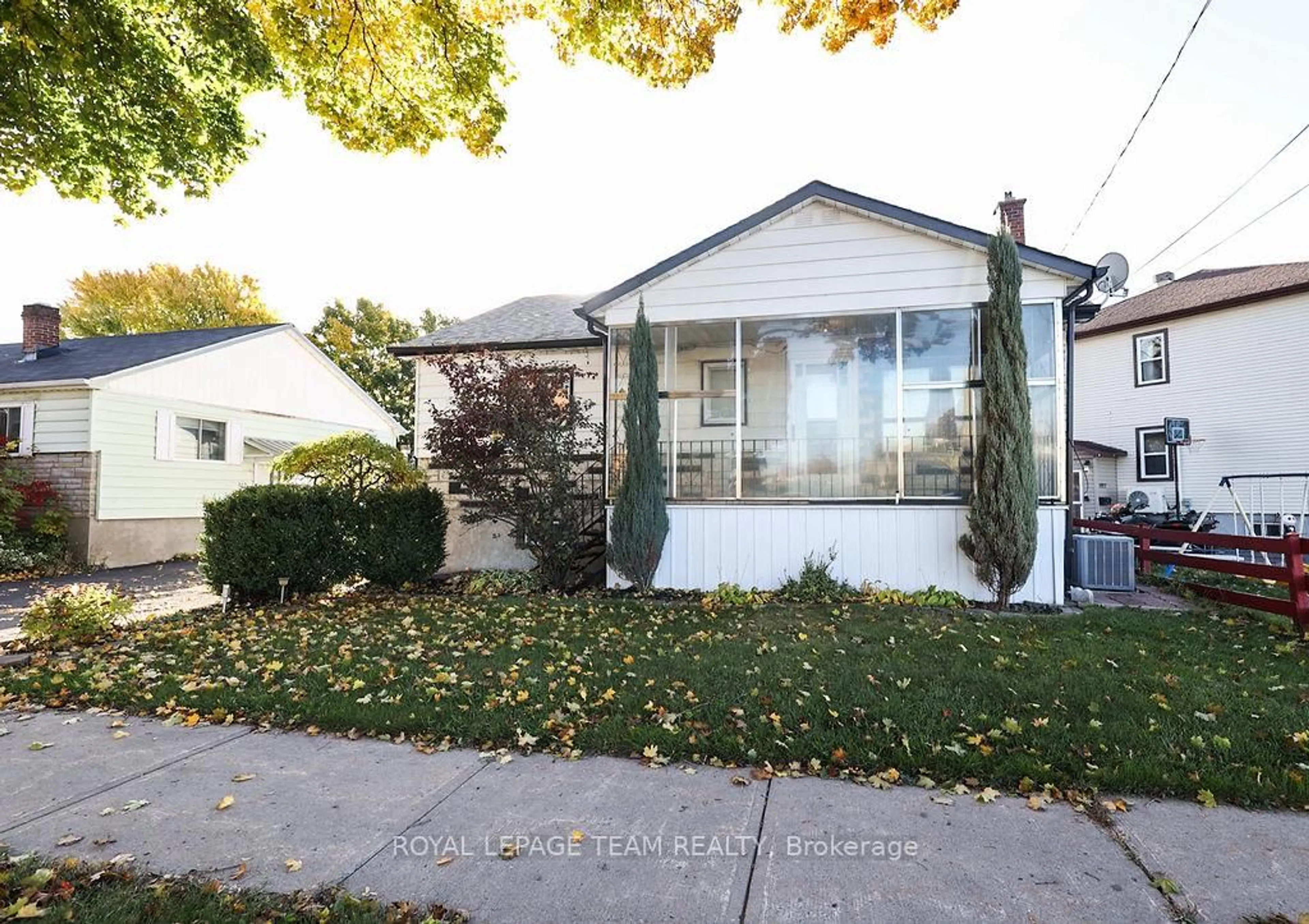 Home with vinyl exterior material, street for 476 Bousquet Ave, Cornwall Ontario K6H 3A4