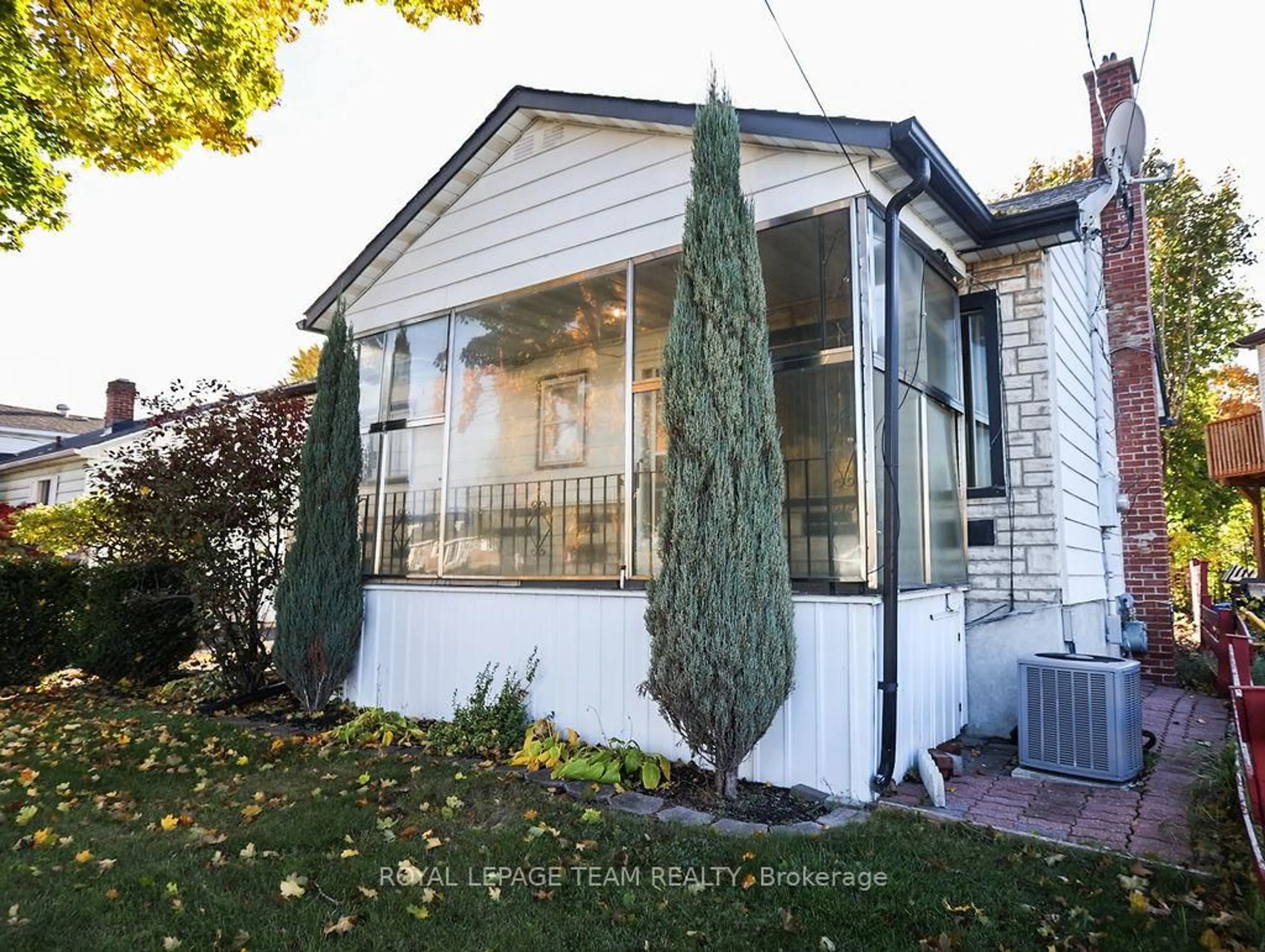 Home with vinyl exterior material, street for 476 Bousquet Ave, Cornwall Ontario K6H 3A4