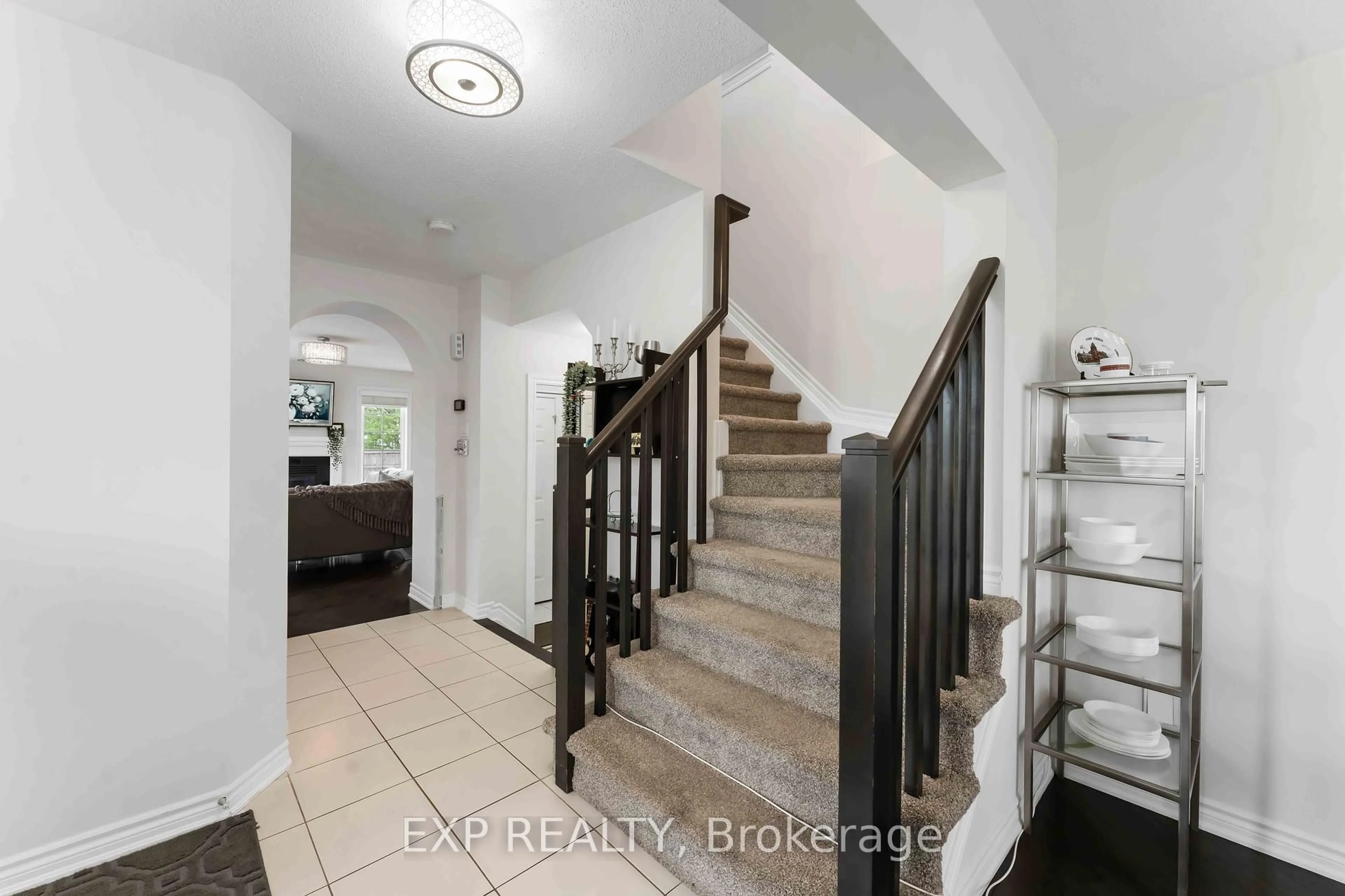 Indoor entryway for 226 Par-La-Ville Circ, Ottawa Ontario K2S 0T6