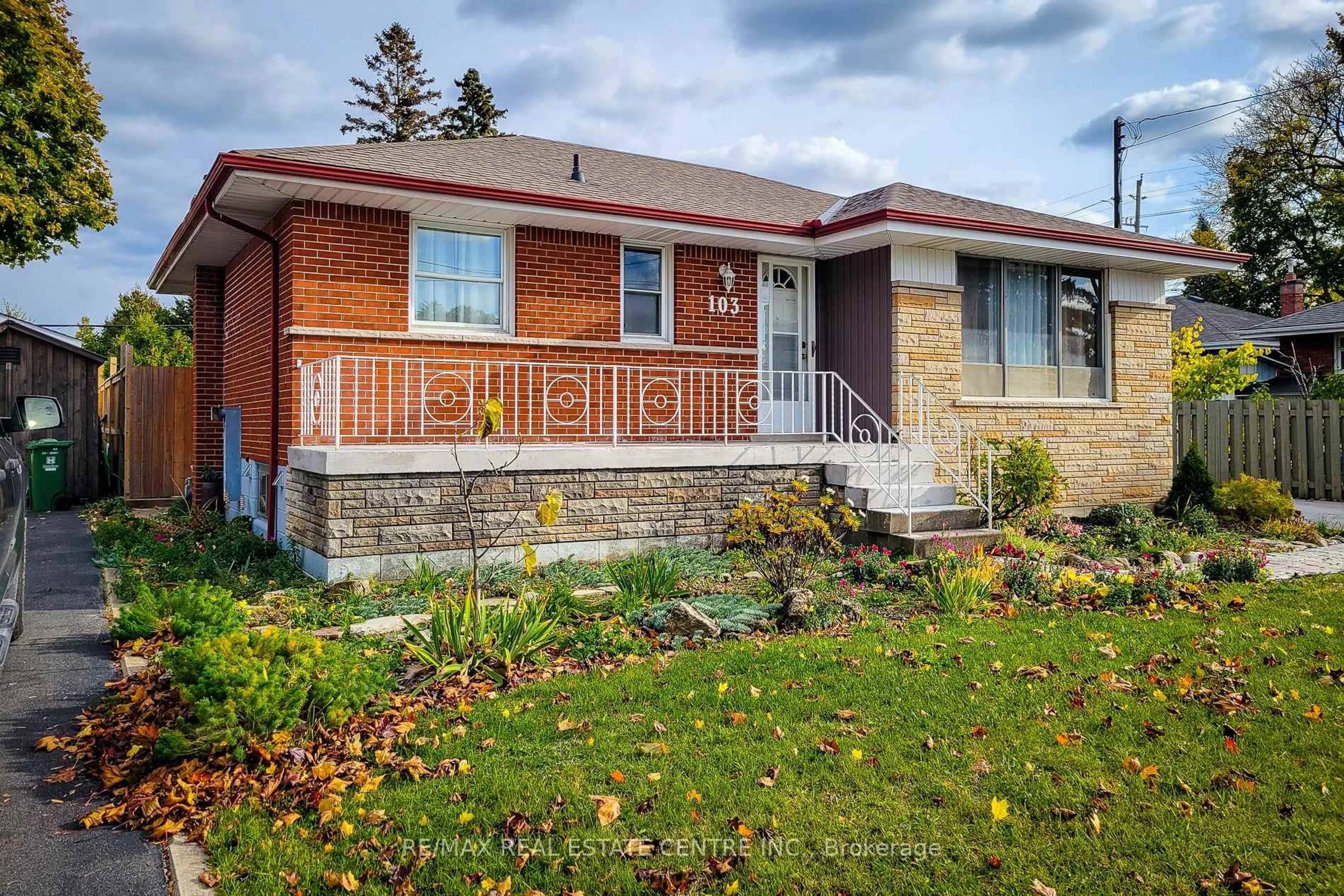 Home with brick exterior material, street for 103 East 45th St, Hamilton Ontario L8T 3J9