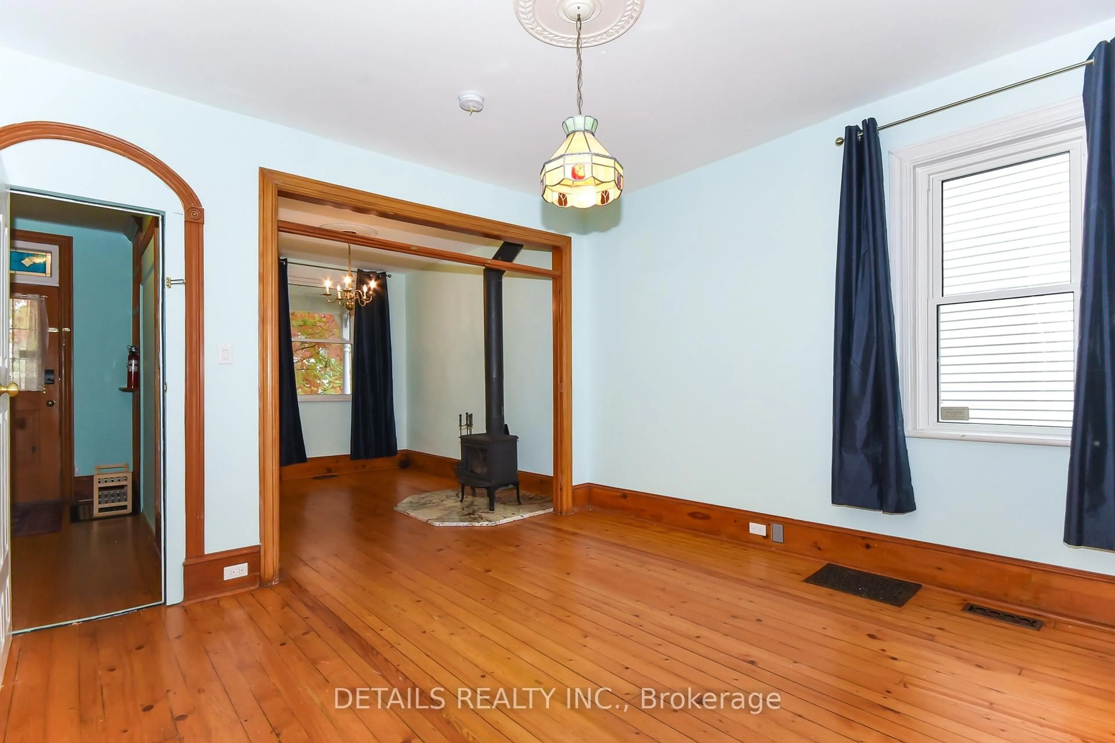 Indoor entryway for 19 Gould St, Ottawa Ontario K1Y 2P1