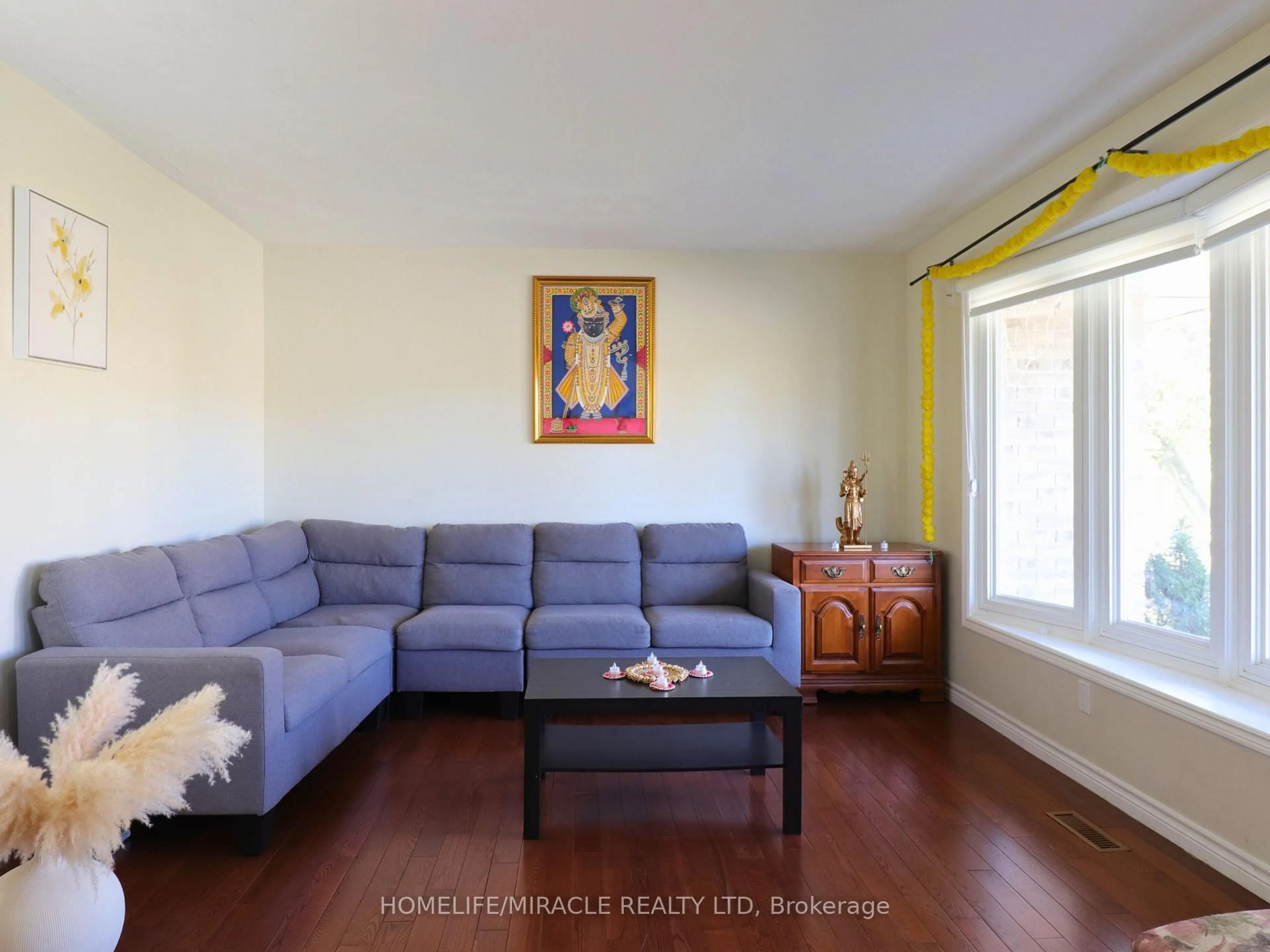 Living room with furniture, wood/laminate floor for 3 Caprice Crt, Kitchener Ontario N2M 5M2