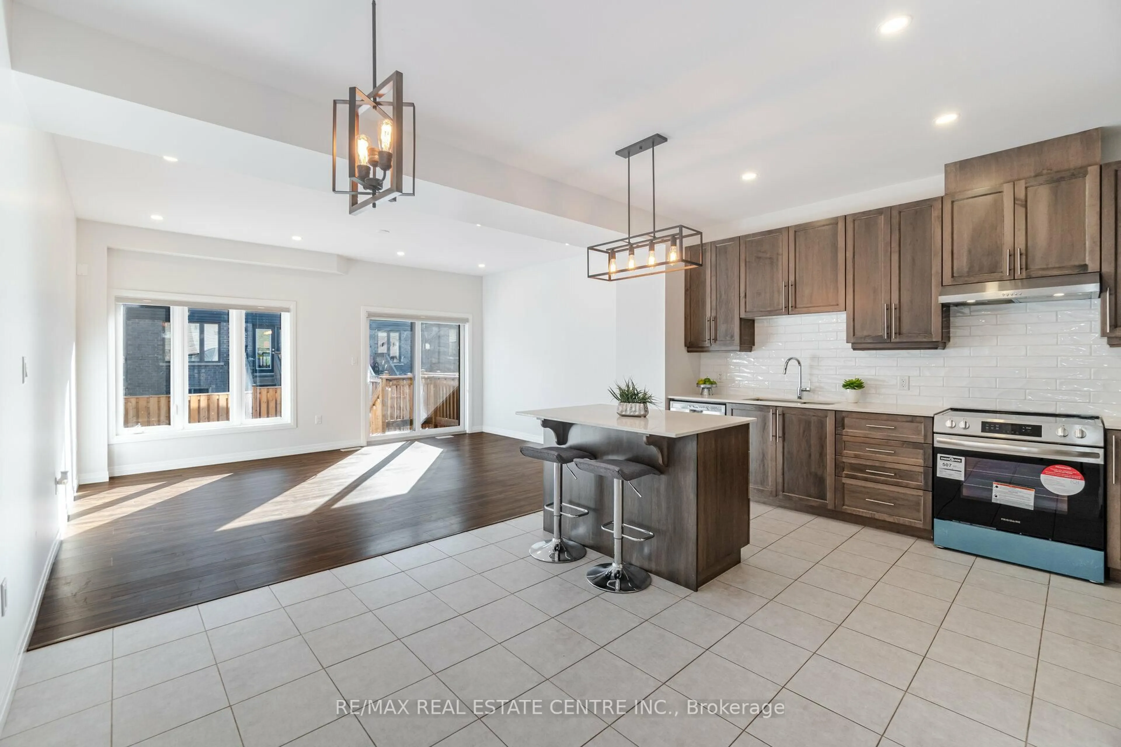 Open concept kitchen, ceramic/tile floor for 30 Times Square Blvd #48, Hamilton Ontario L8J 0L8