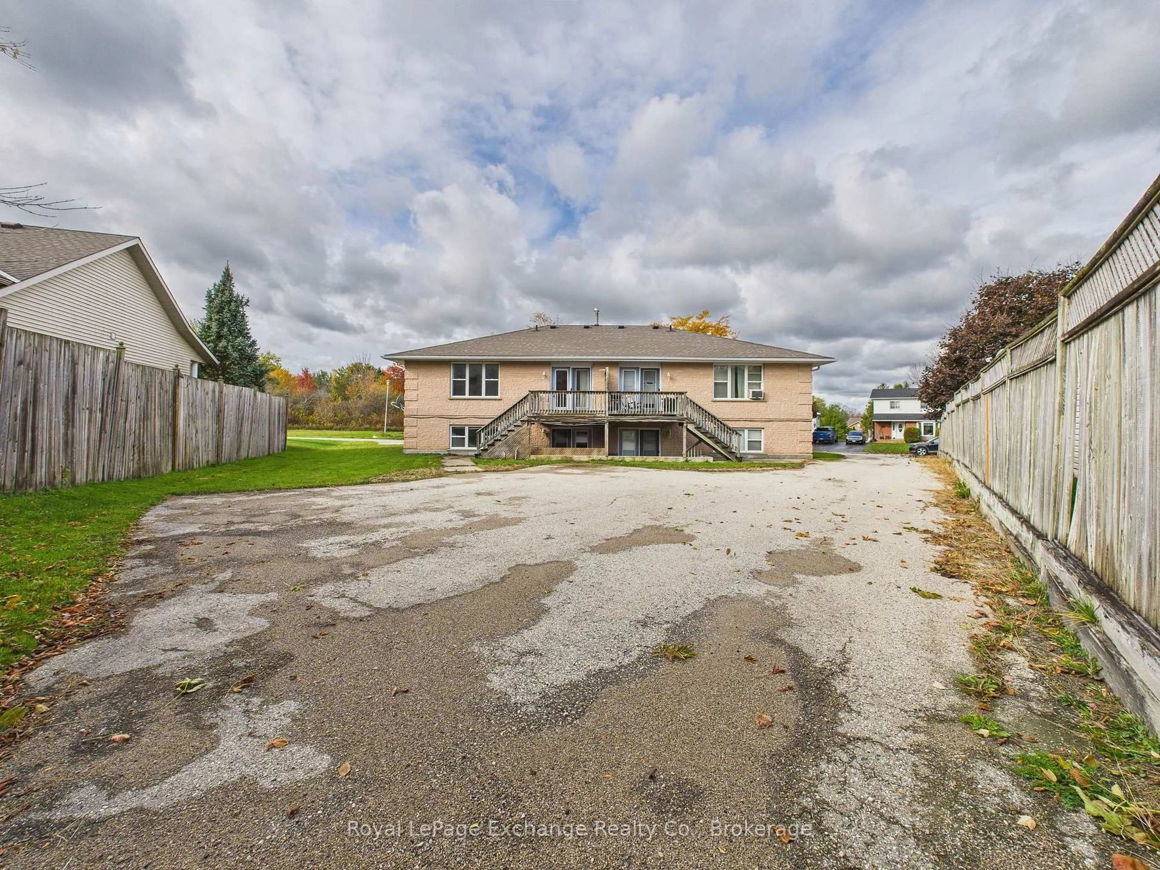 A pic from outside/outdoor area/front of a property/back of a property/a pic from drone, building for 403 Highland Dr, North Huron Ontario N0G 2W0
