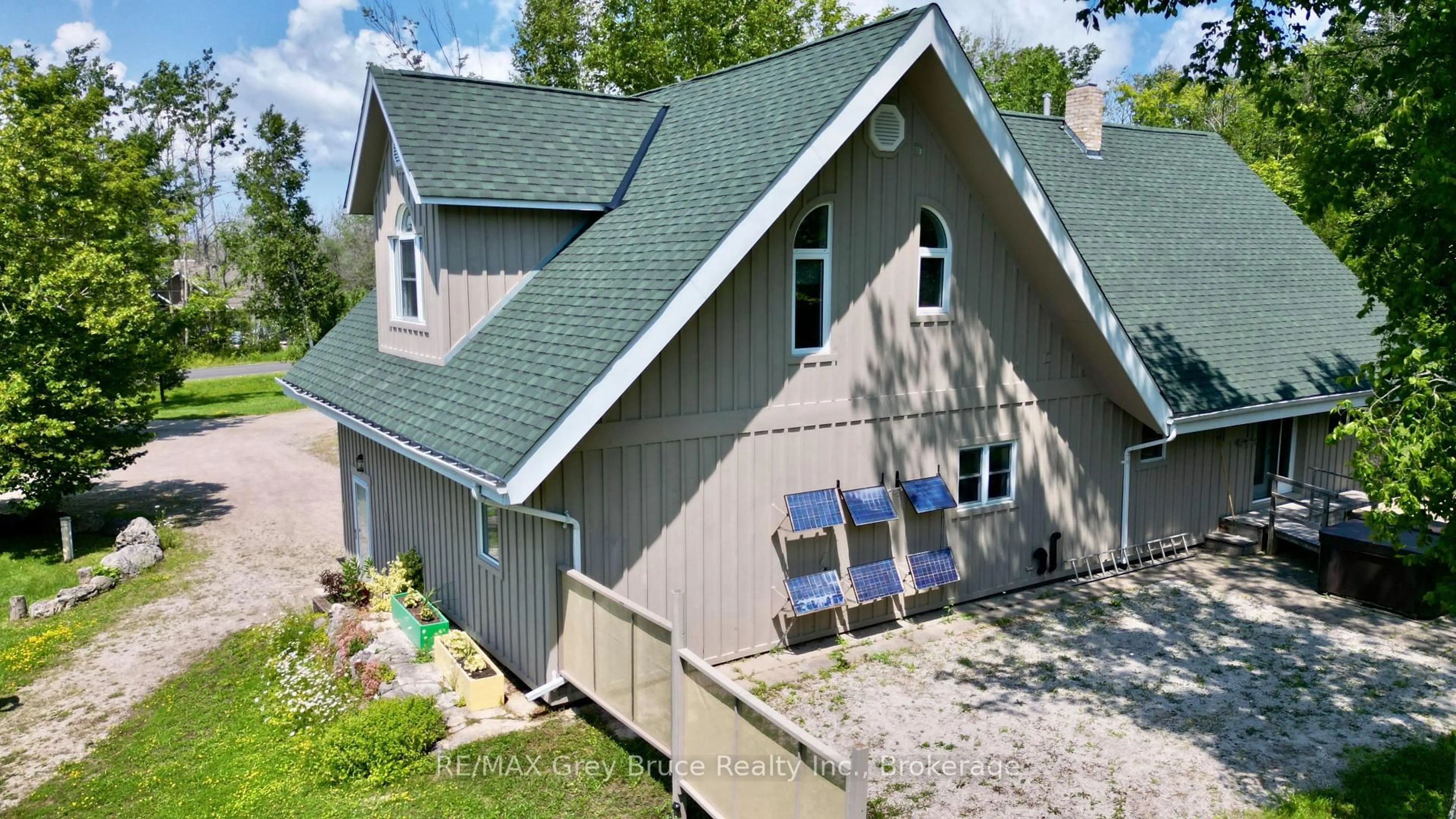 A pic from outside/outdoor area/front of a property/back of a property/a pic from drone, building for 20 Maple Dr, Northern Bruce Peninsula Ontario N0H 1Z0