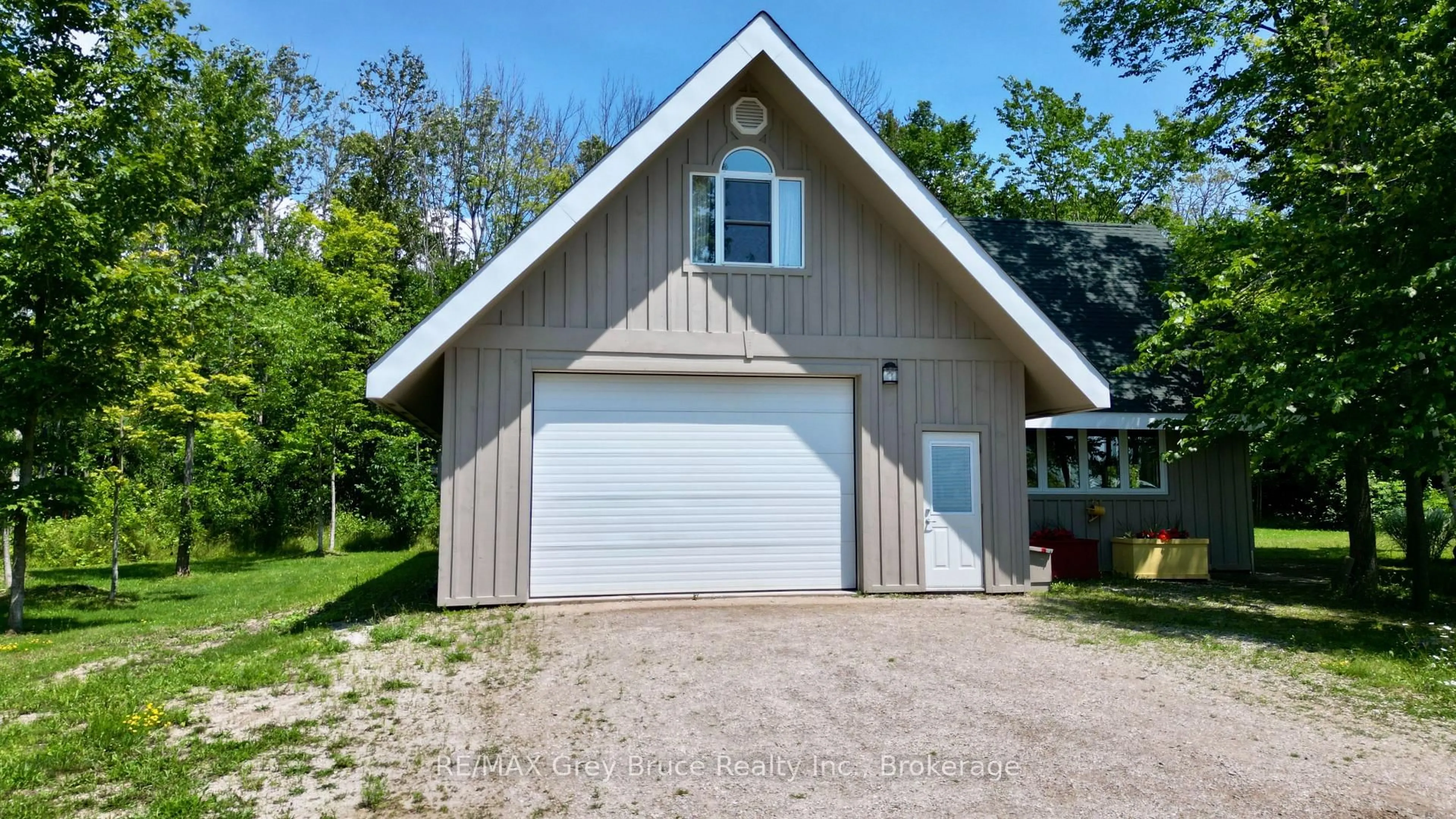 Indoor garage for 20 Maple Dr, Northern Bruce Peninsula Ontario N0H 1Z0