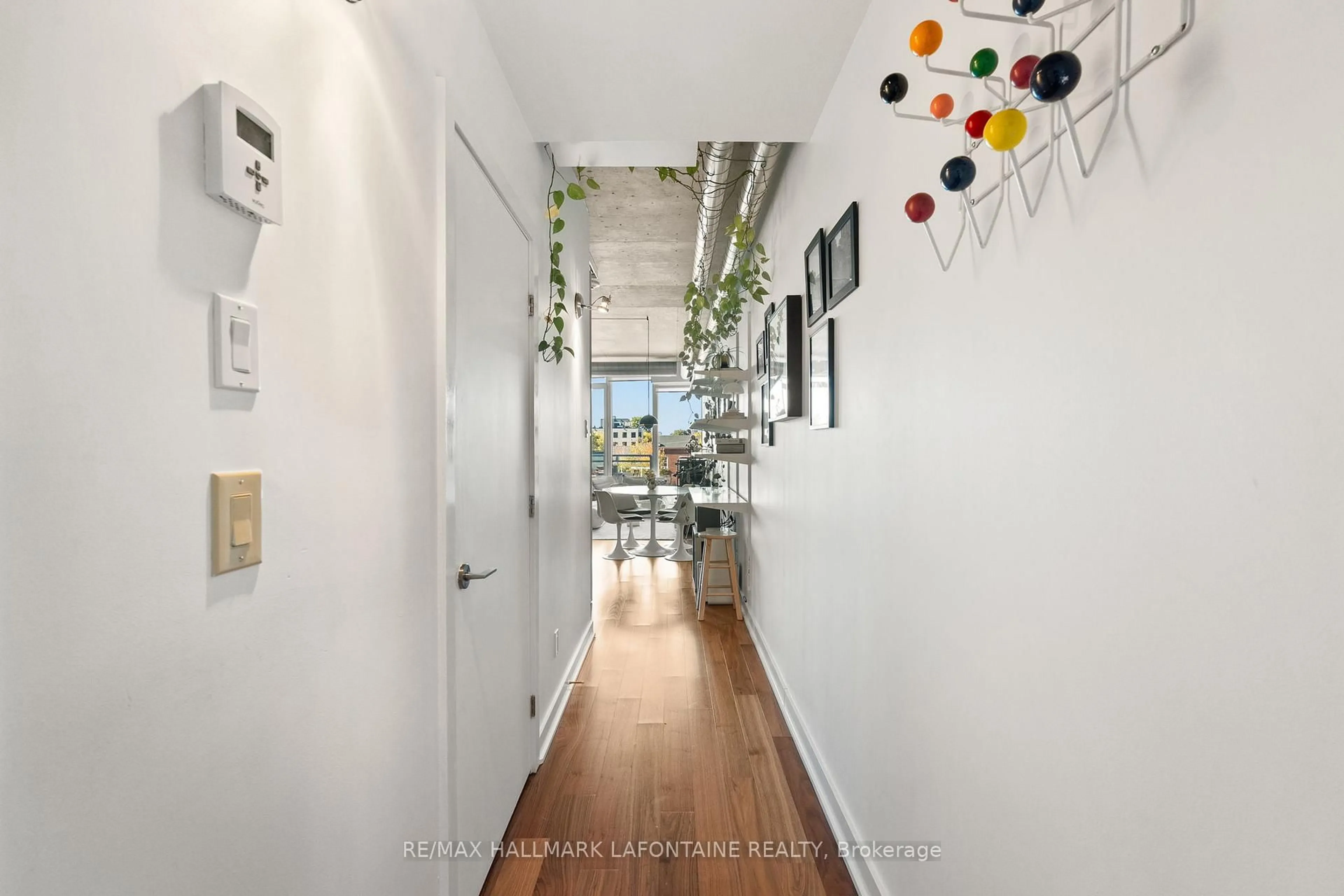 Indoor entryway for 354 Gladstone Ave #224, Ottawa Ontario K2P 0R4