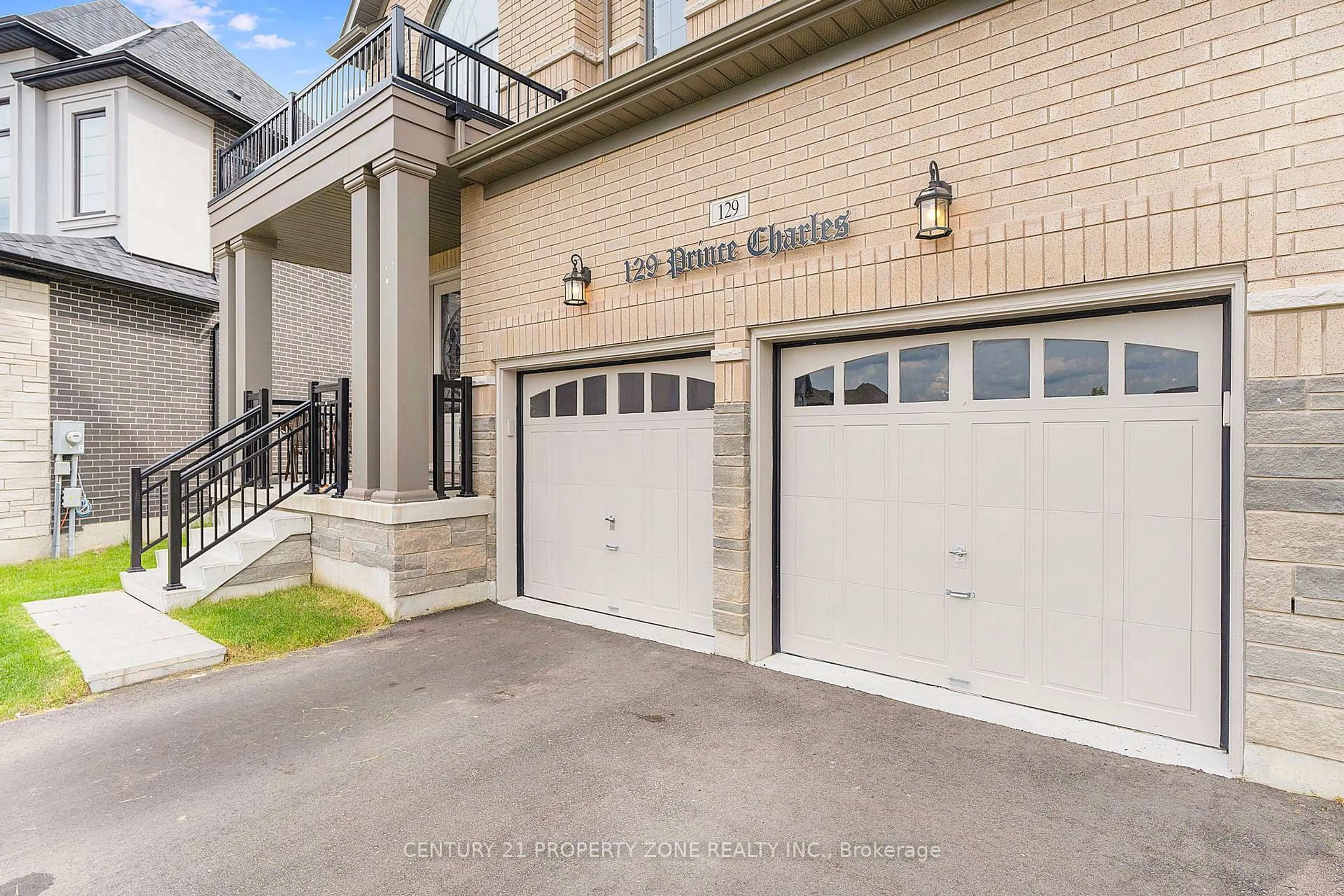 Indoor garage for 129 Prince Charles Cres, Woodstock Ontario N4T 0N1