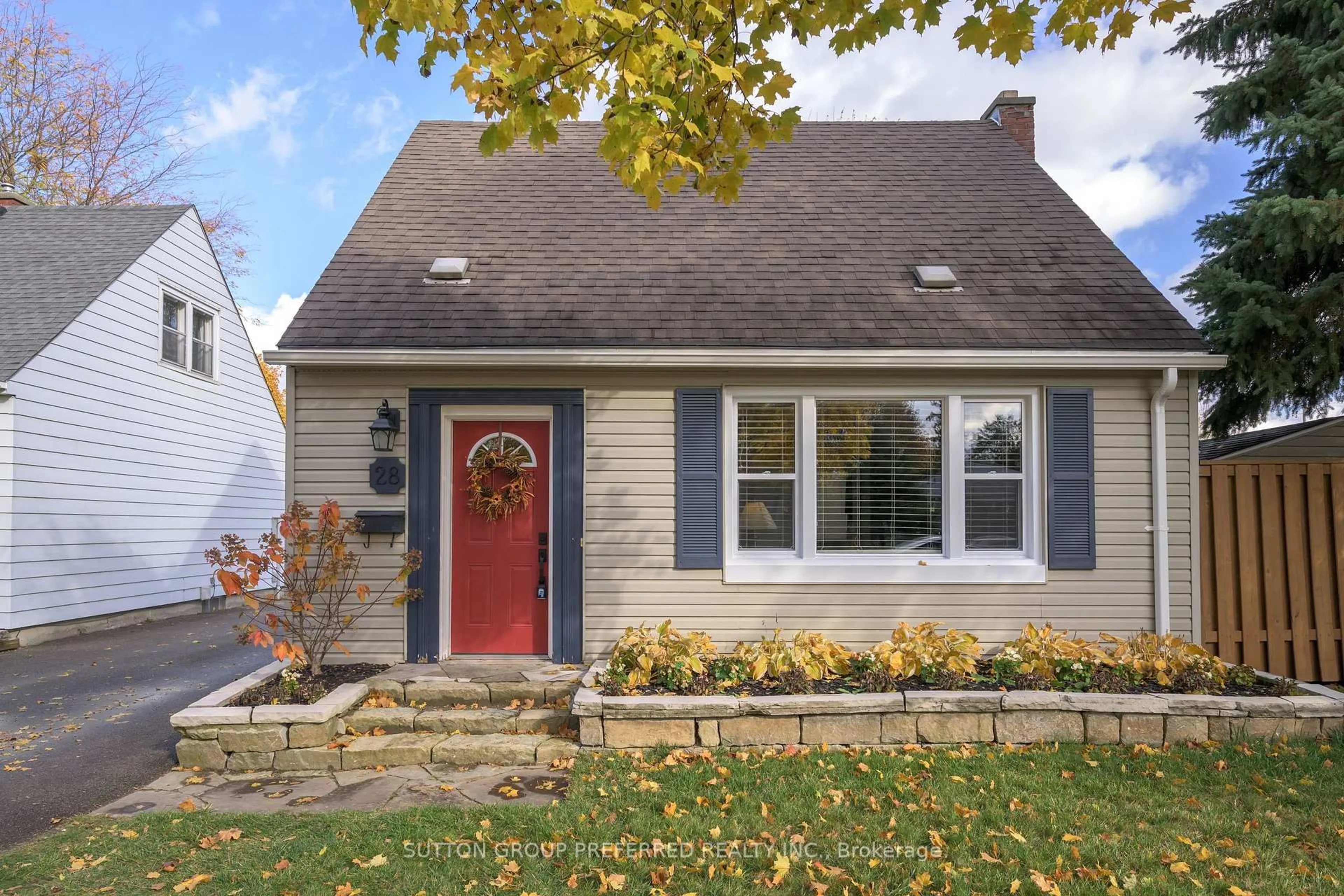 Home with vinyl exterior material, street for 28 Apeldoorn Cres, London East Ontario N5Y 2B6