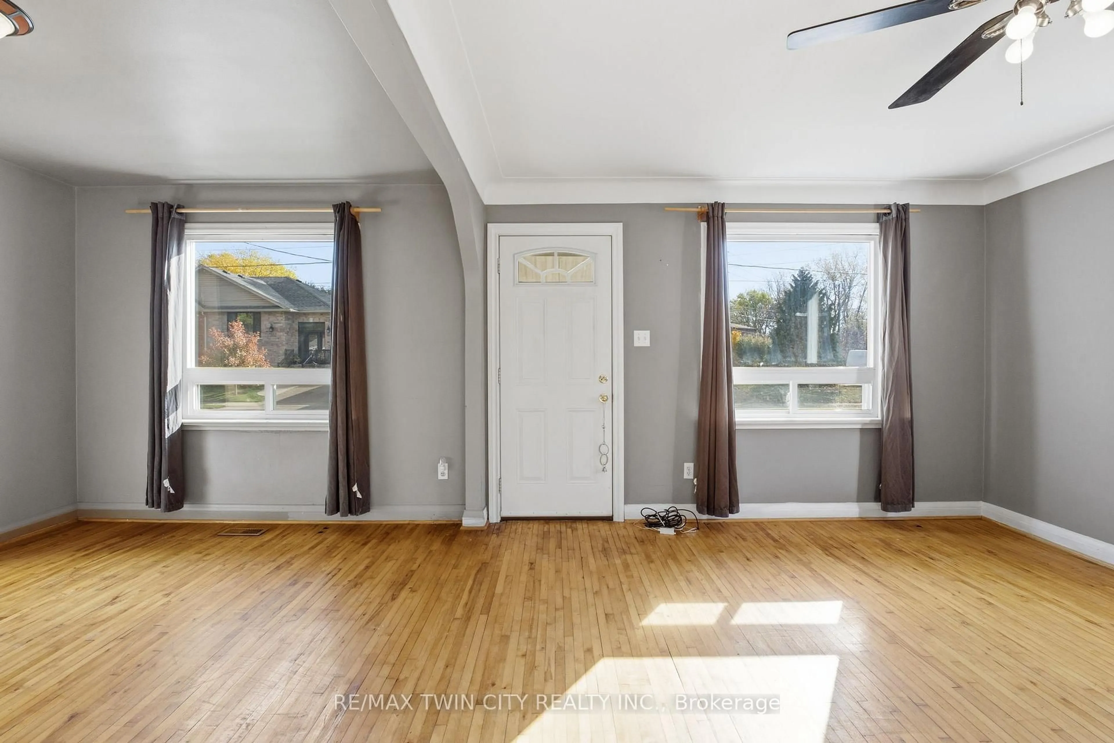 Unknown for 35 Edwin St, Brantford Ontario N3T 4B8