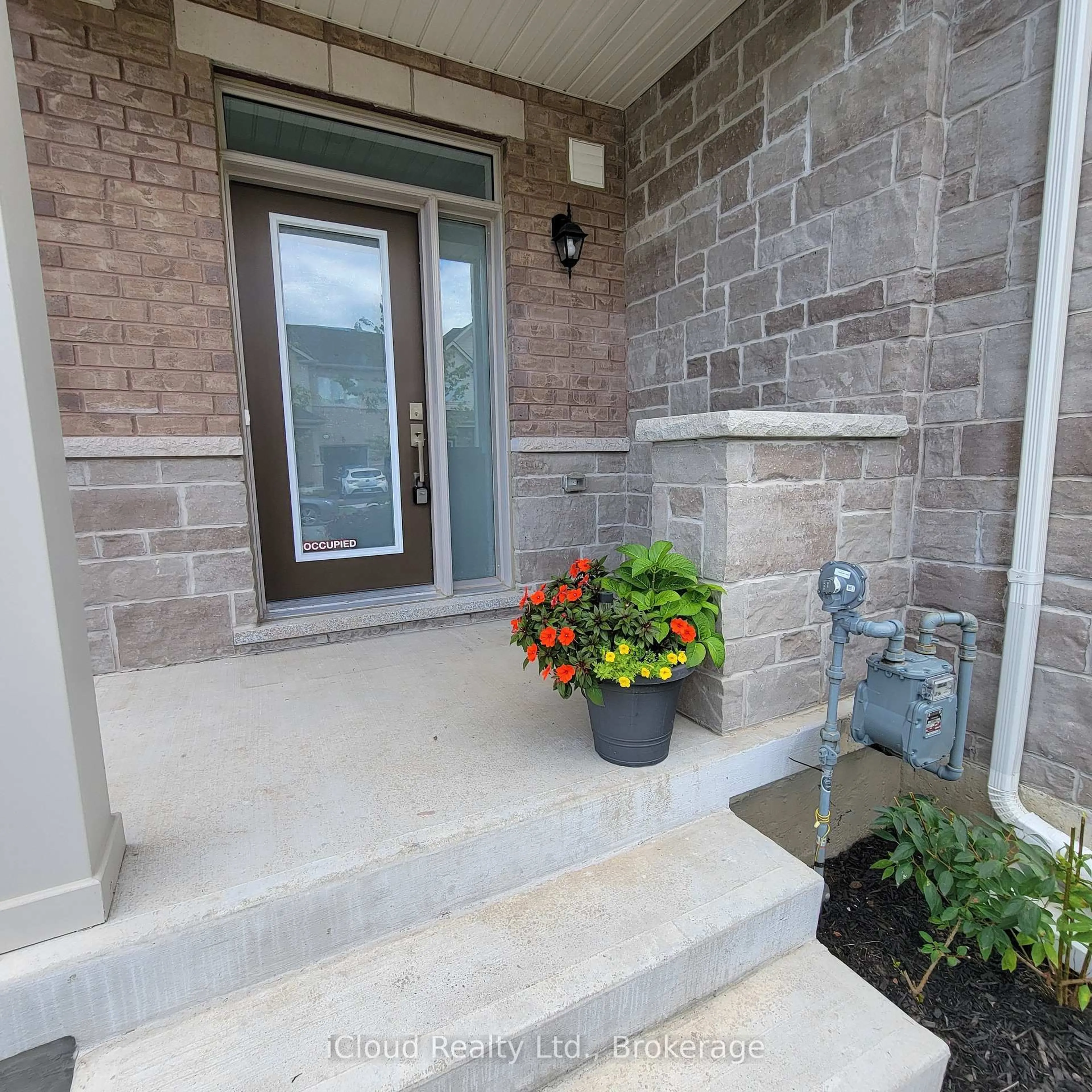 Indoor entryway for 19 Edminston Dr, Centre Wellington Ontario N1M 0J3