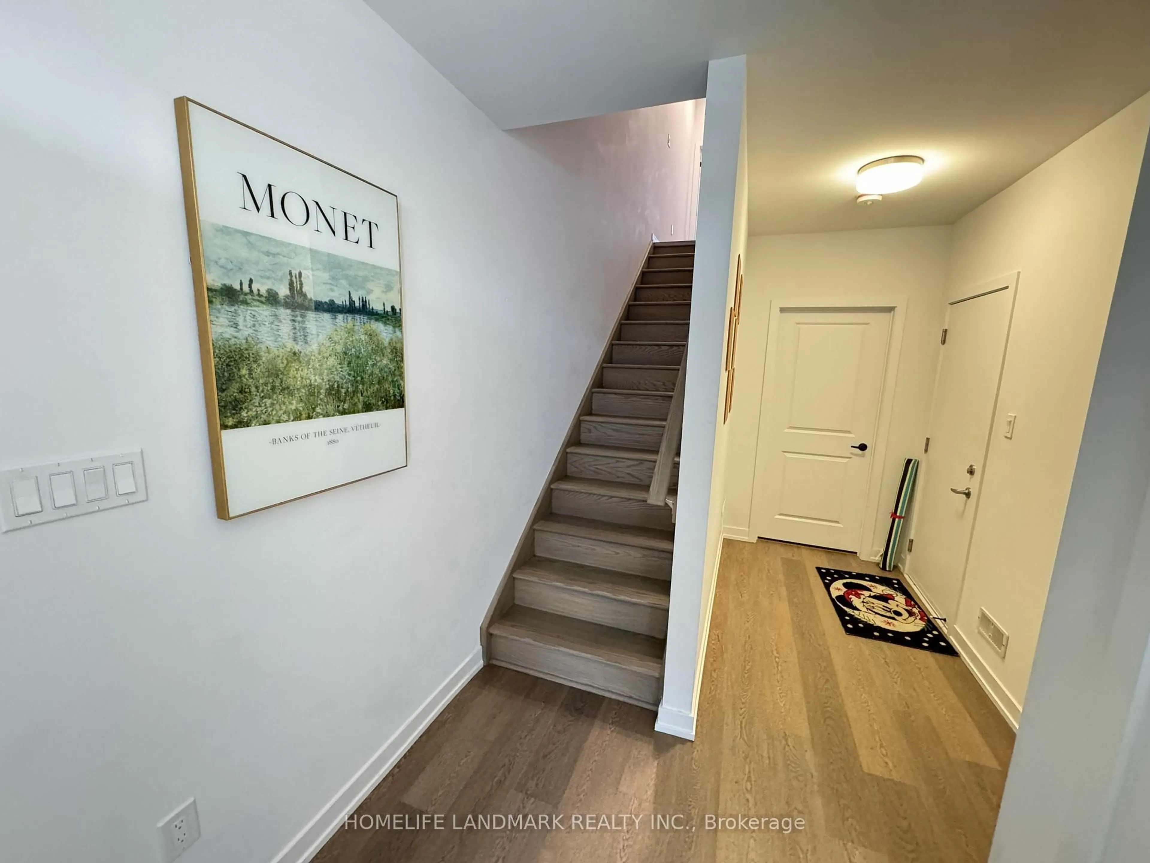 Indoor entryway for 350 River Rd #22, Cambridge Ontario N3C 2B7