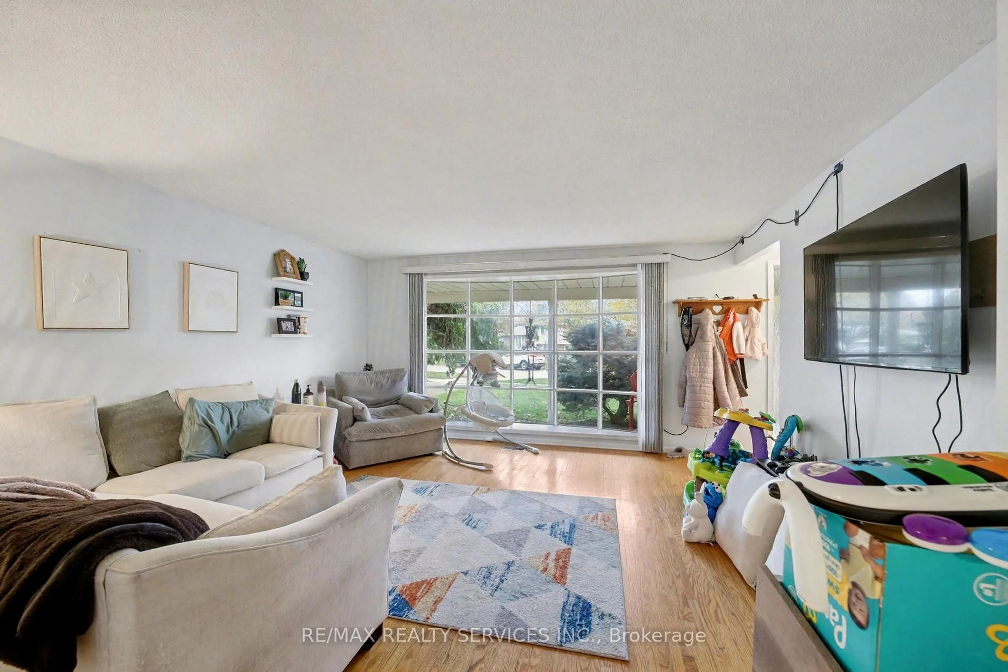 Living room with furniture, unknown for 76 Appalachian Cres, Kitchener Ontario N2E 1A4