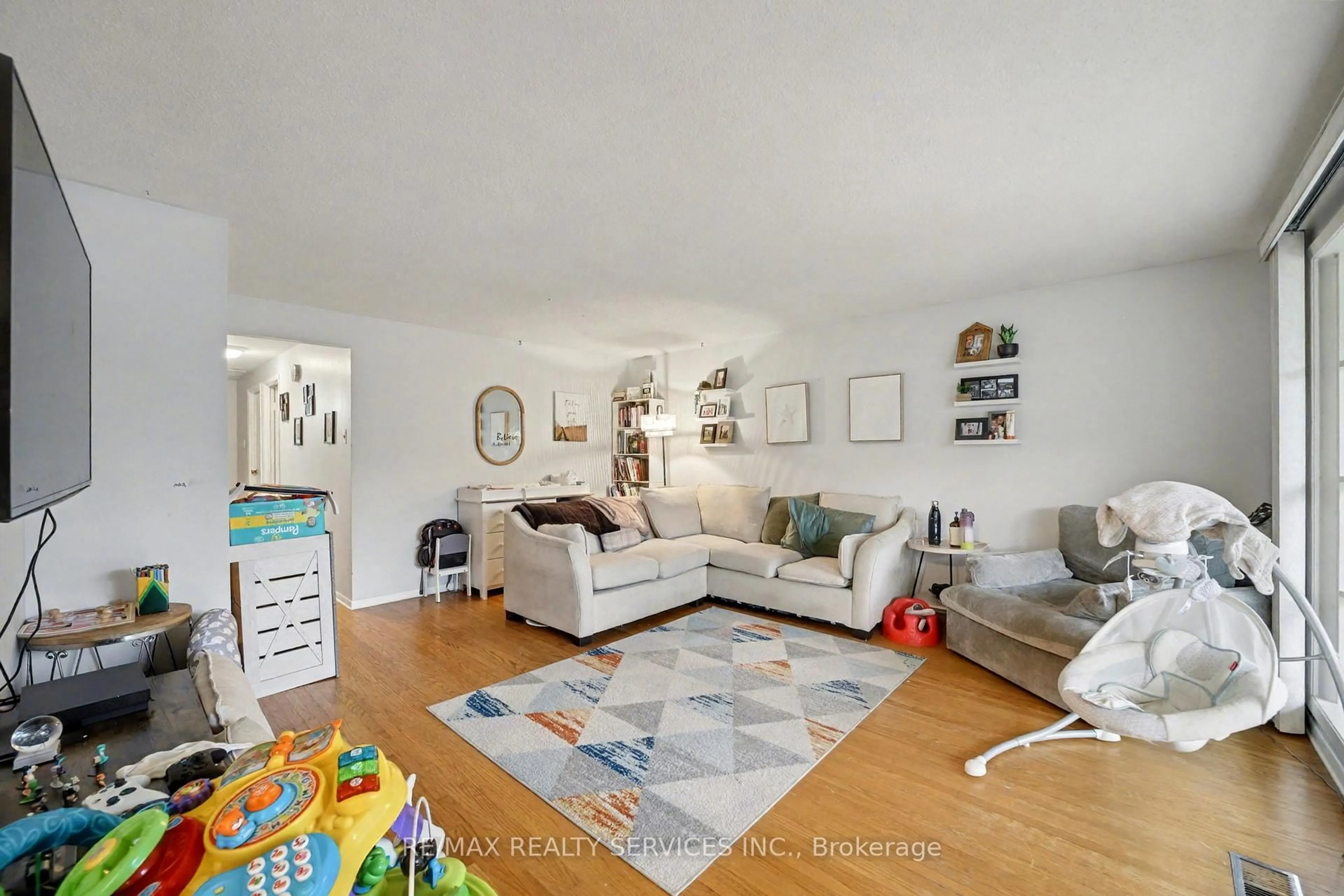 Living room with furniture, unknown for 76 Appalachian Cres, Kitchener Ontario N2E 1A4