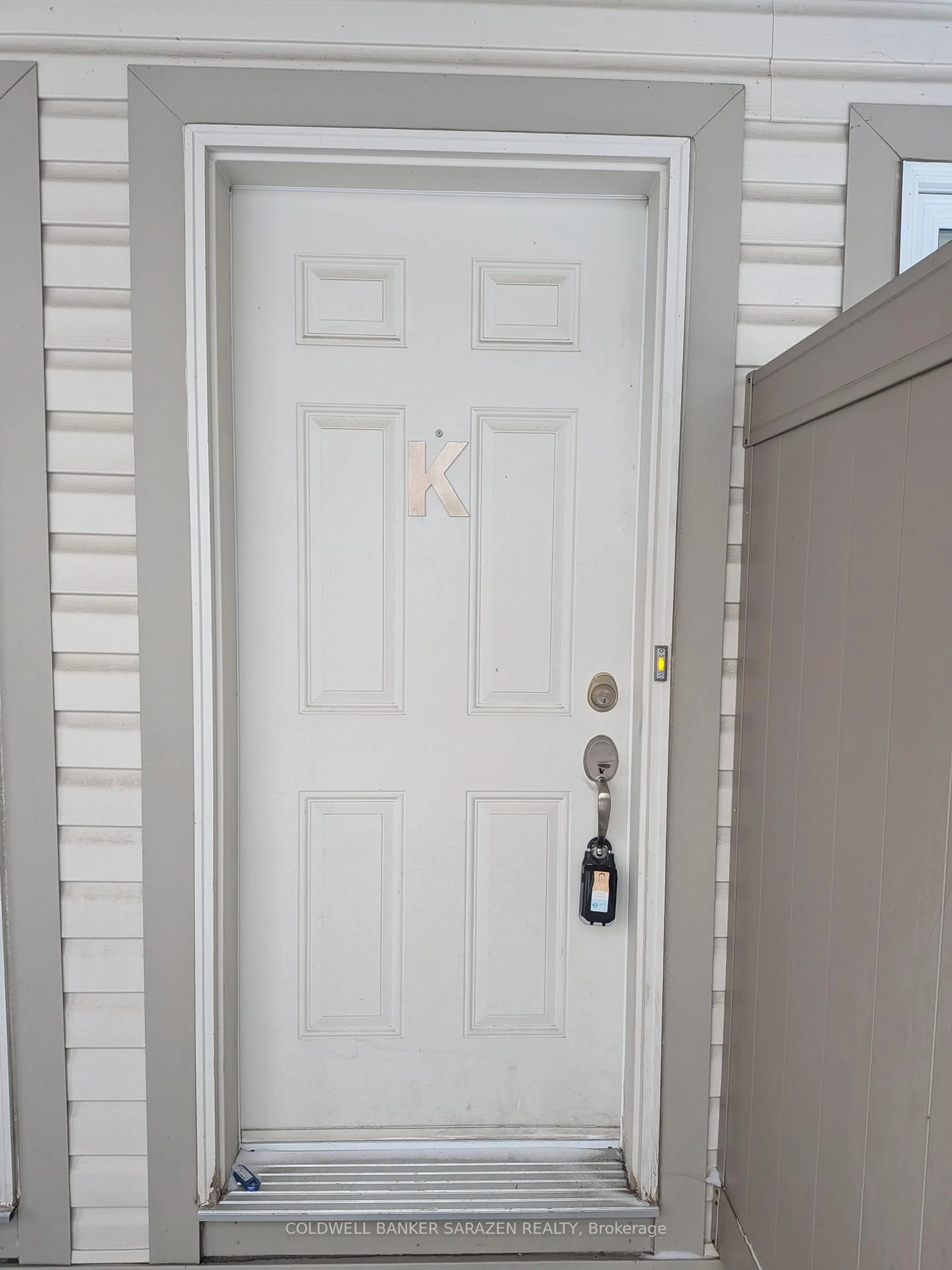 Indoor entryway for 761 cedar creek Dr #K, Ottawa Ontario K1T 0B3