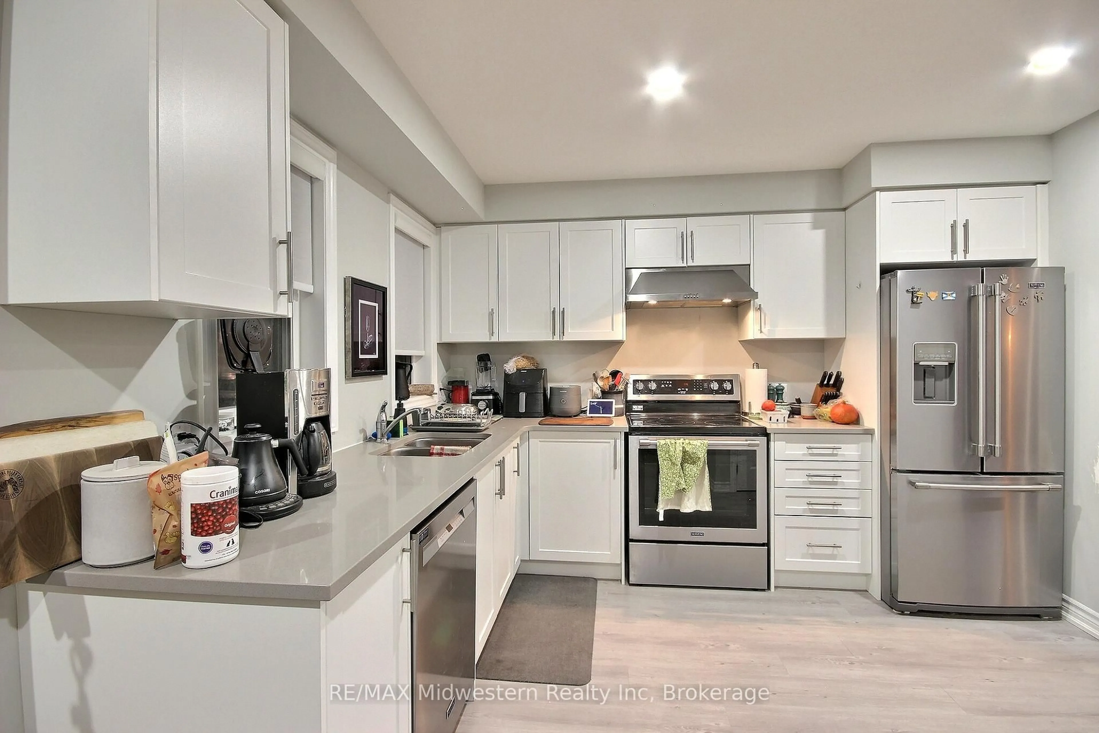 Contemporary kitchen, unknown for 287 Chapel Hill Dr #35, Kitchener Ontario N2R 0S4