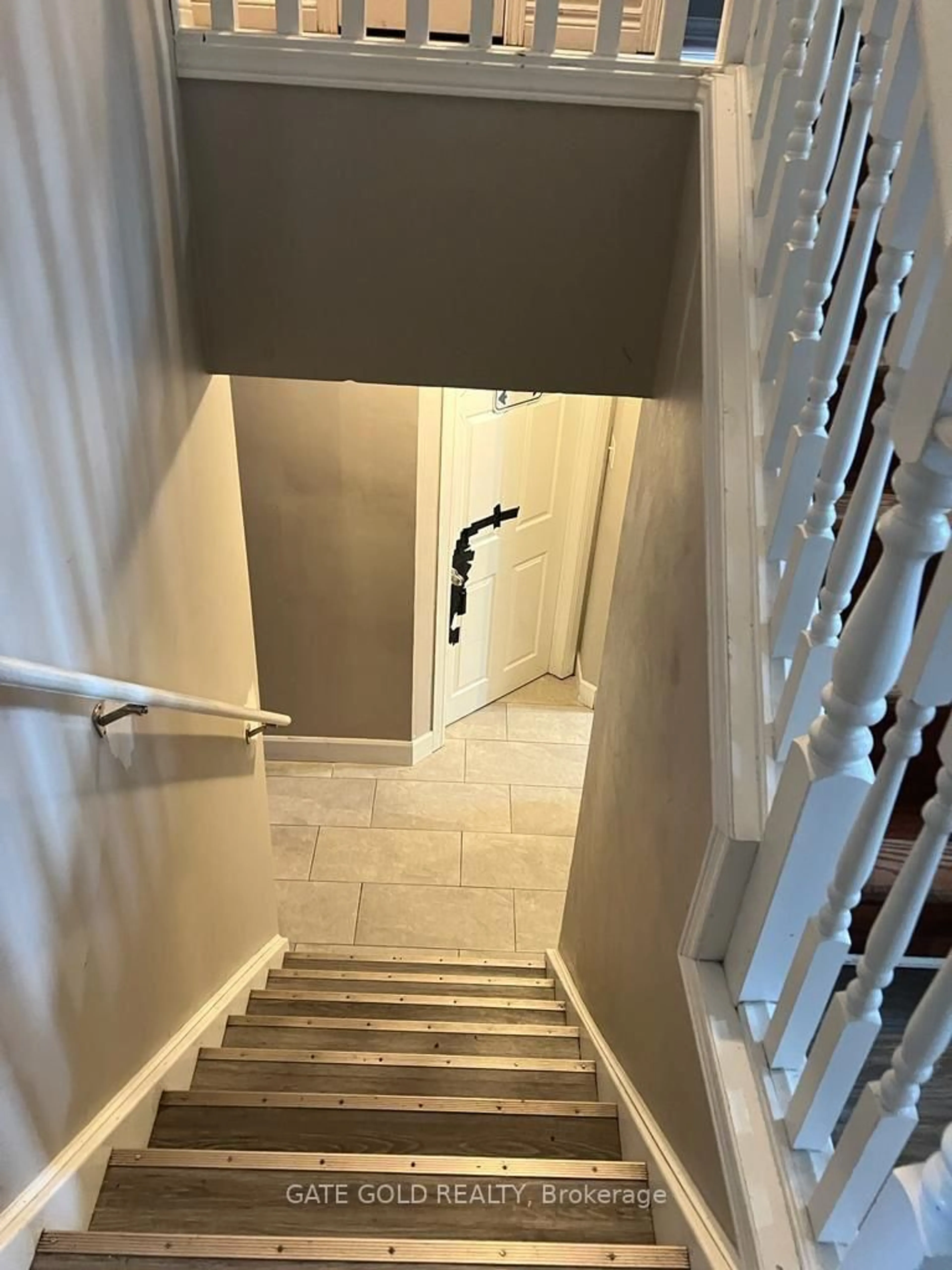 Stairs for 185 Thurman Circ, London East Ontario N5V 4Z1