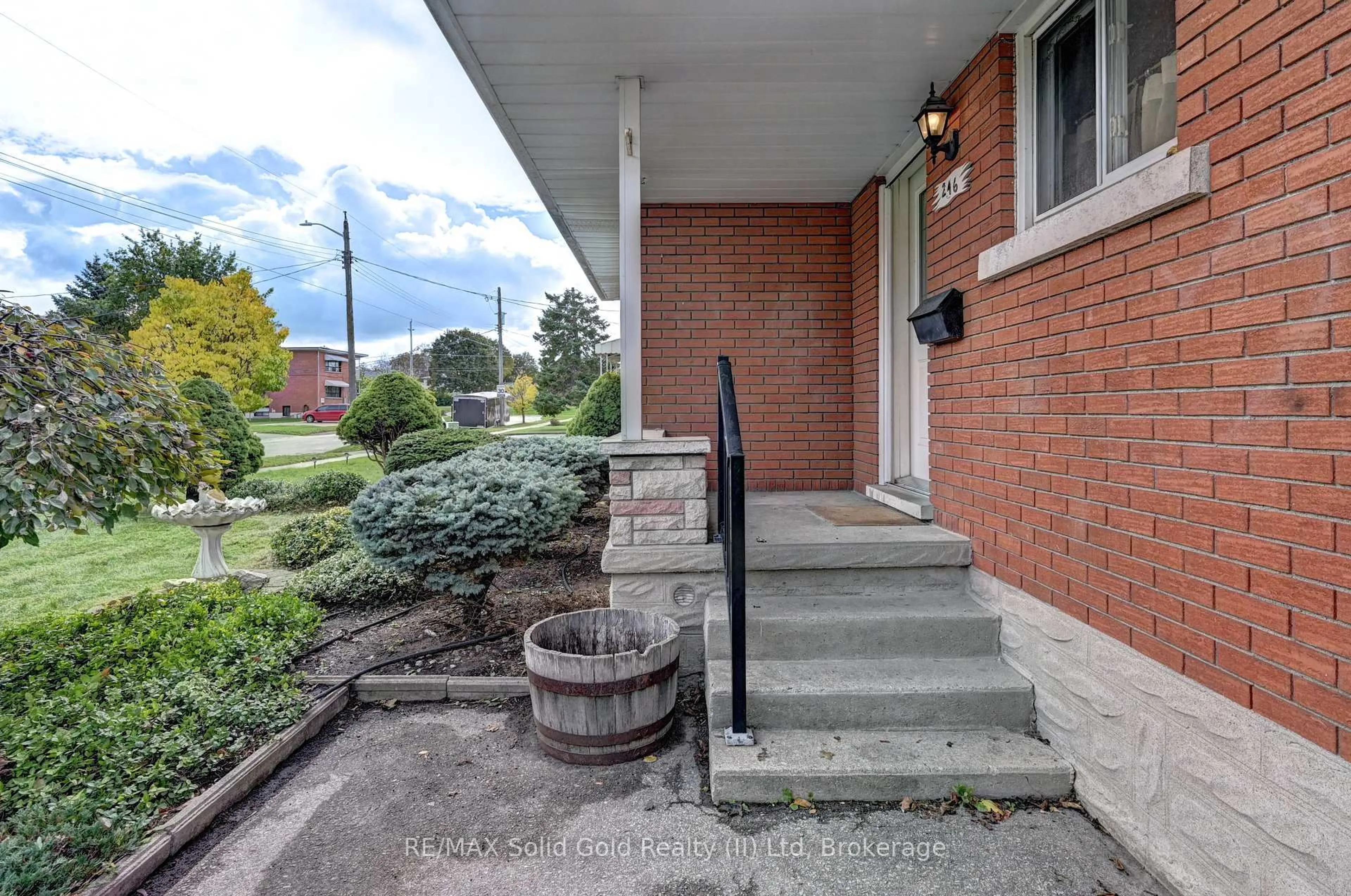 Patio, street for 246 EIGHTH Ave, Kitchener Ontario N2C 1S7
