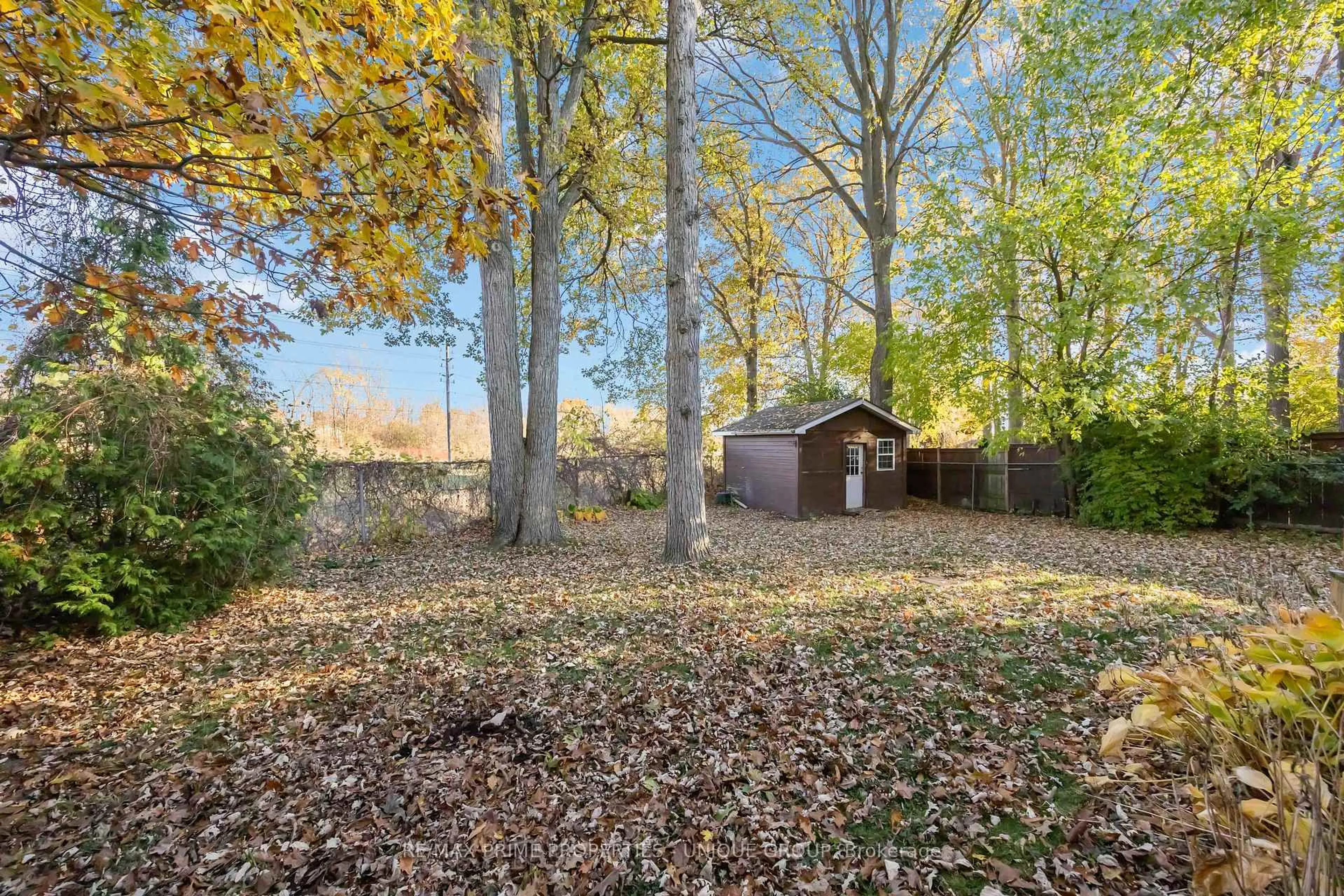 Shed for 124 Fairview Pl, Sarnia Ontario N7S 4E1