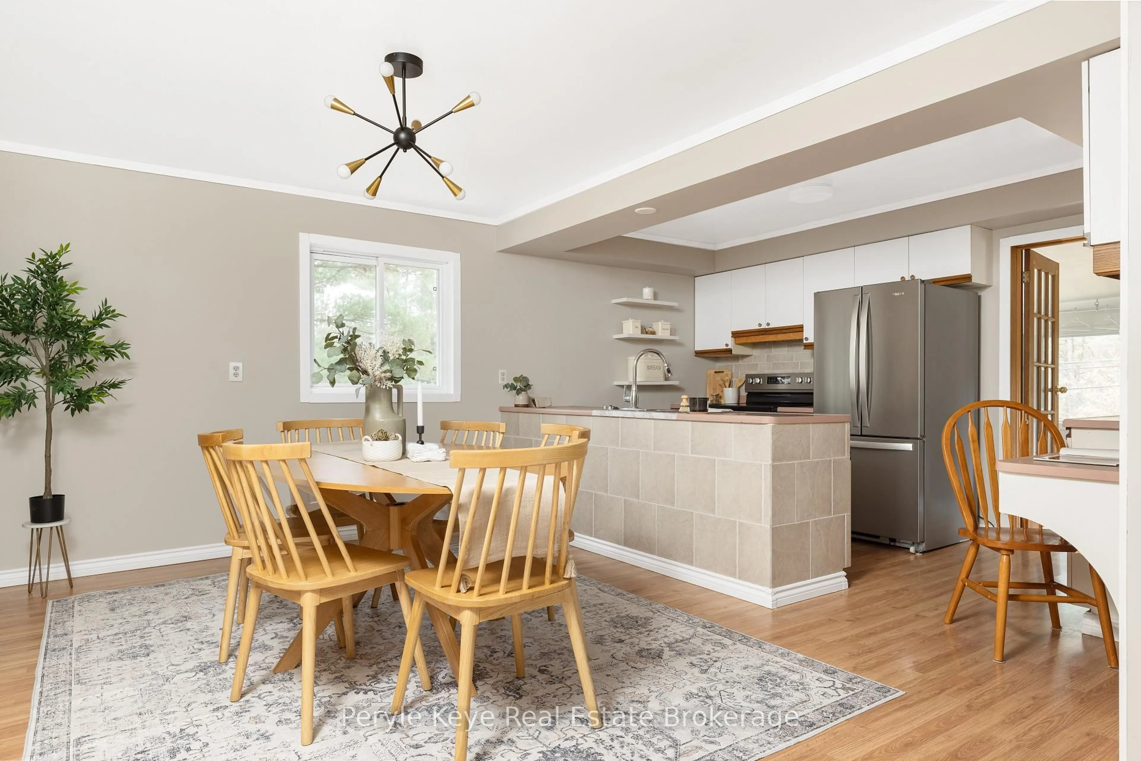 Open concept kitchen, wood/laminate floor for 322 Muskoka 10 Rd, Huntsville Ontario P0B 1L0