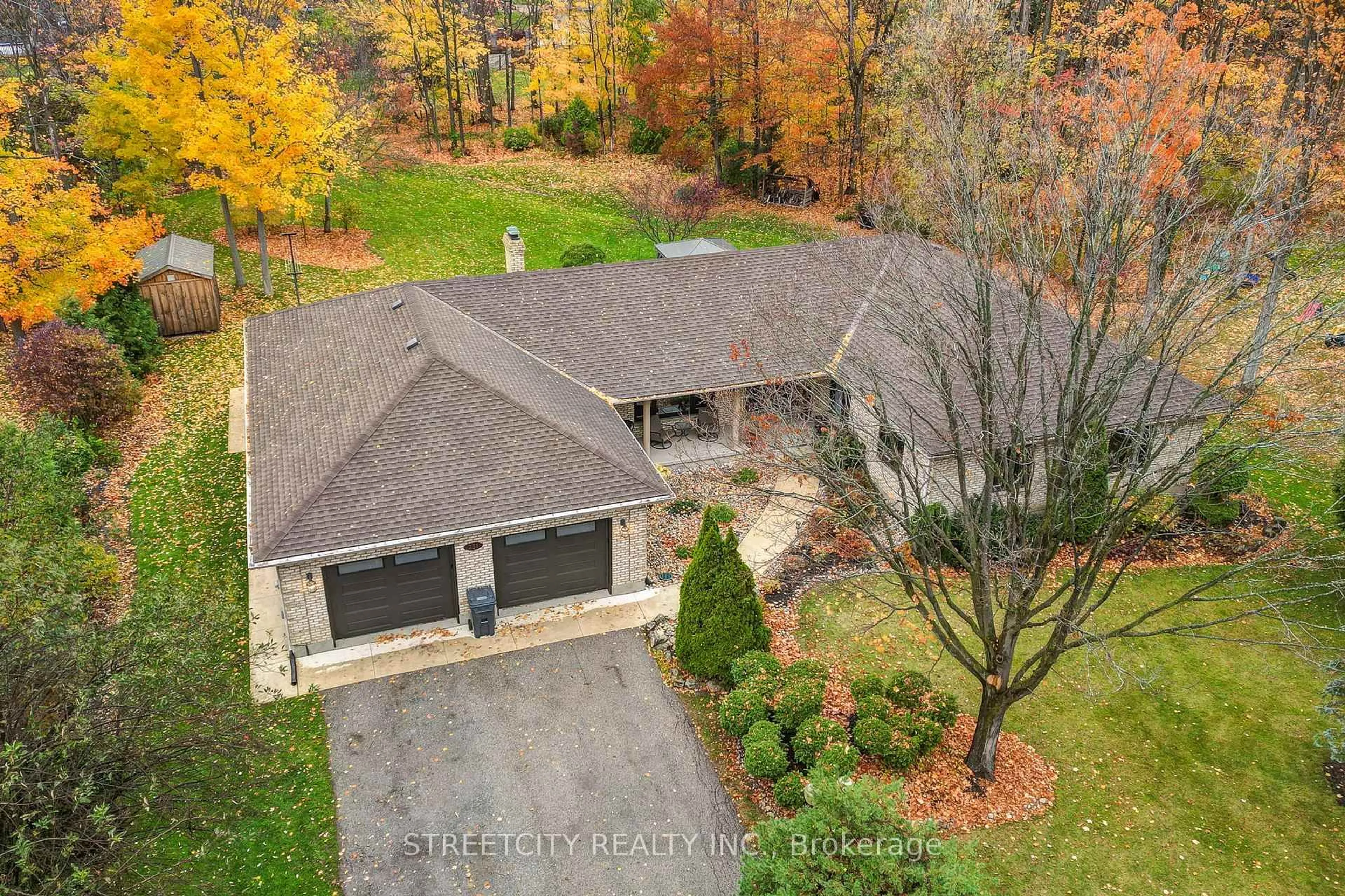 A pic from outside/outdoor area/front of a property/back of a property/a pic from drone, unknown for 231 Centennial Ave, St. Thomas Ontario N5R 5B4