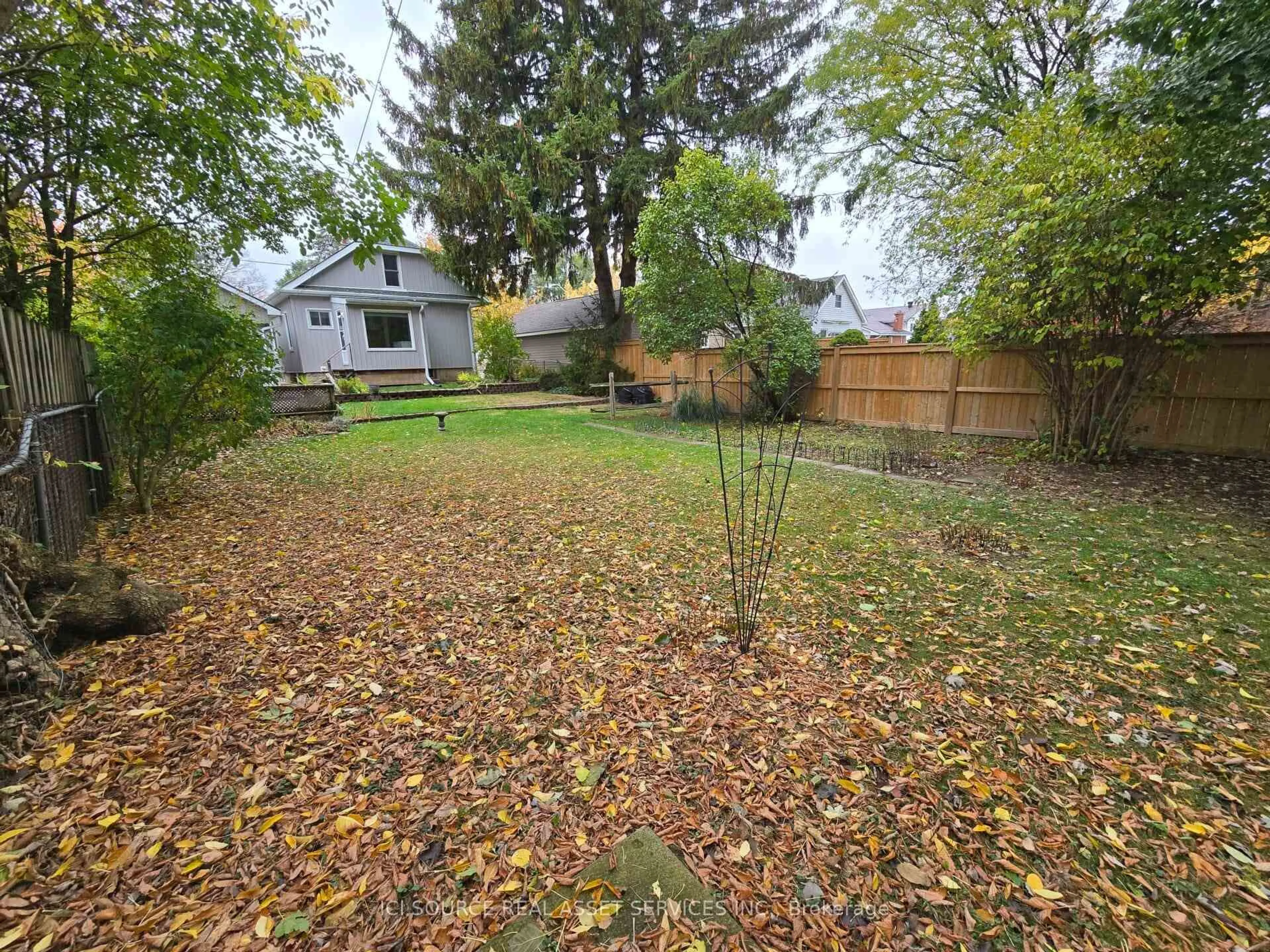 A pic from outside/outdoor area/front of a property/back of a property/a pic from drone, forest/trees view for 52 Boullee St, London East Ontario N5Y 1T6