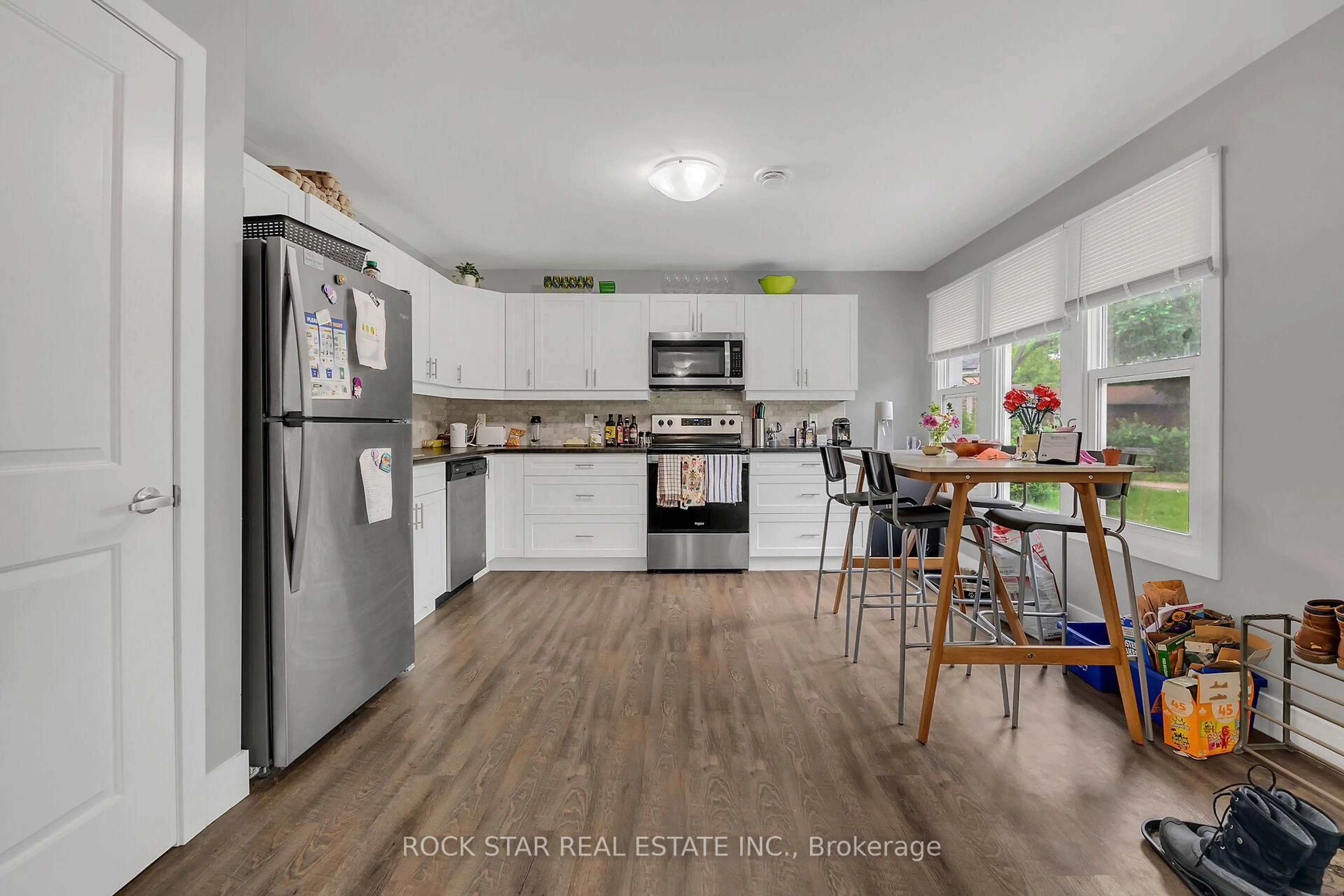 Open concept kitchen, unknown for 407 Castlegrove Pl, London North Ontario N6G 1L1