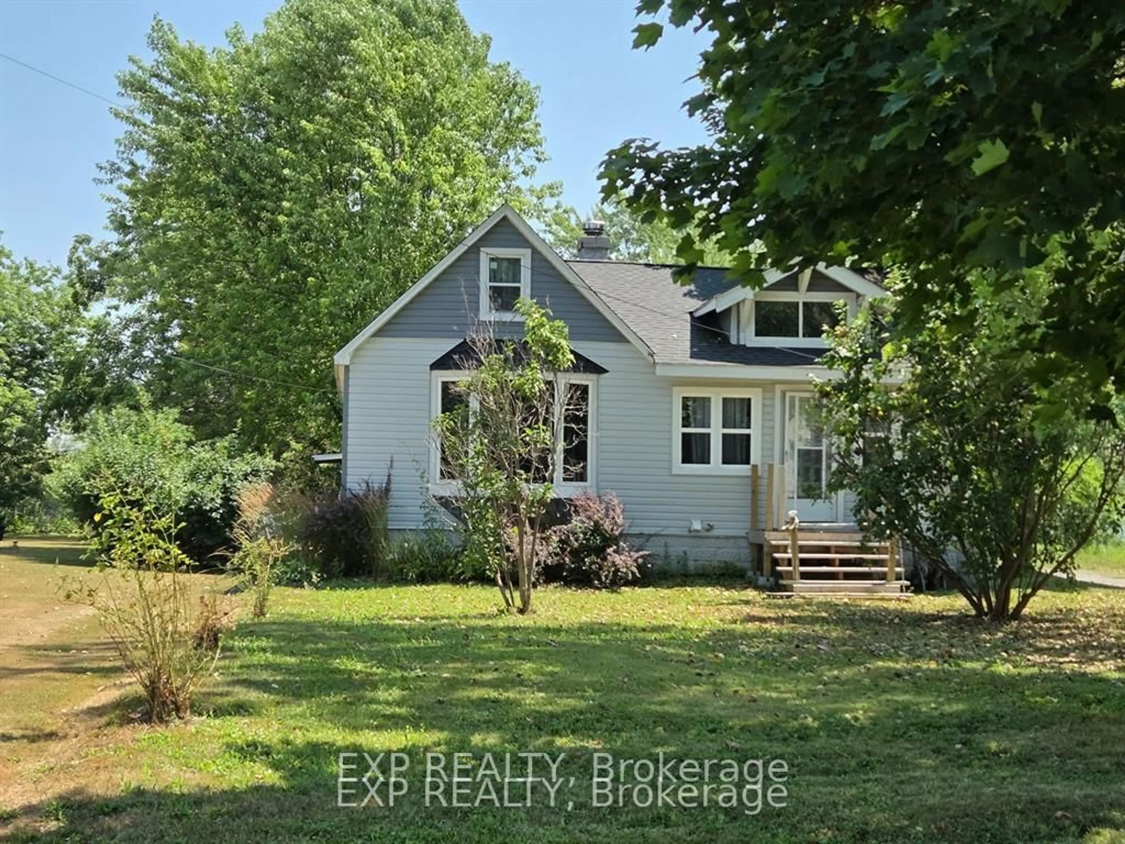 A pic from outside/outdoor area/front of a property/back of a property/a pic from drone, street for 330 Helena St, Fort Erie Ontario L2A 4J8