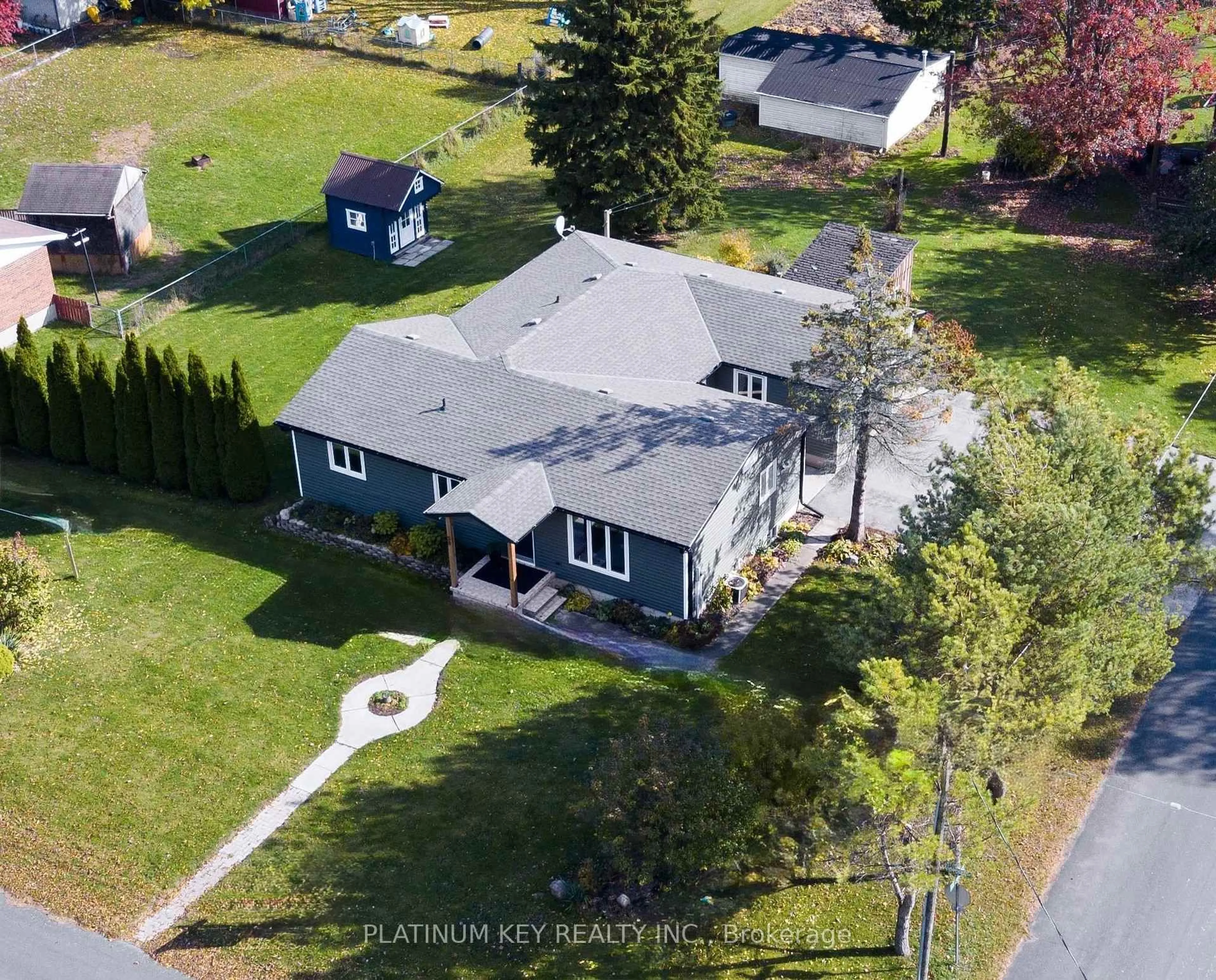 A pic from outside/outdoor area/front of a property/back of a property/a pic from drone, street for 58 Victoria Dr, Strathroy-Caradoc Ontario N0L 1T0