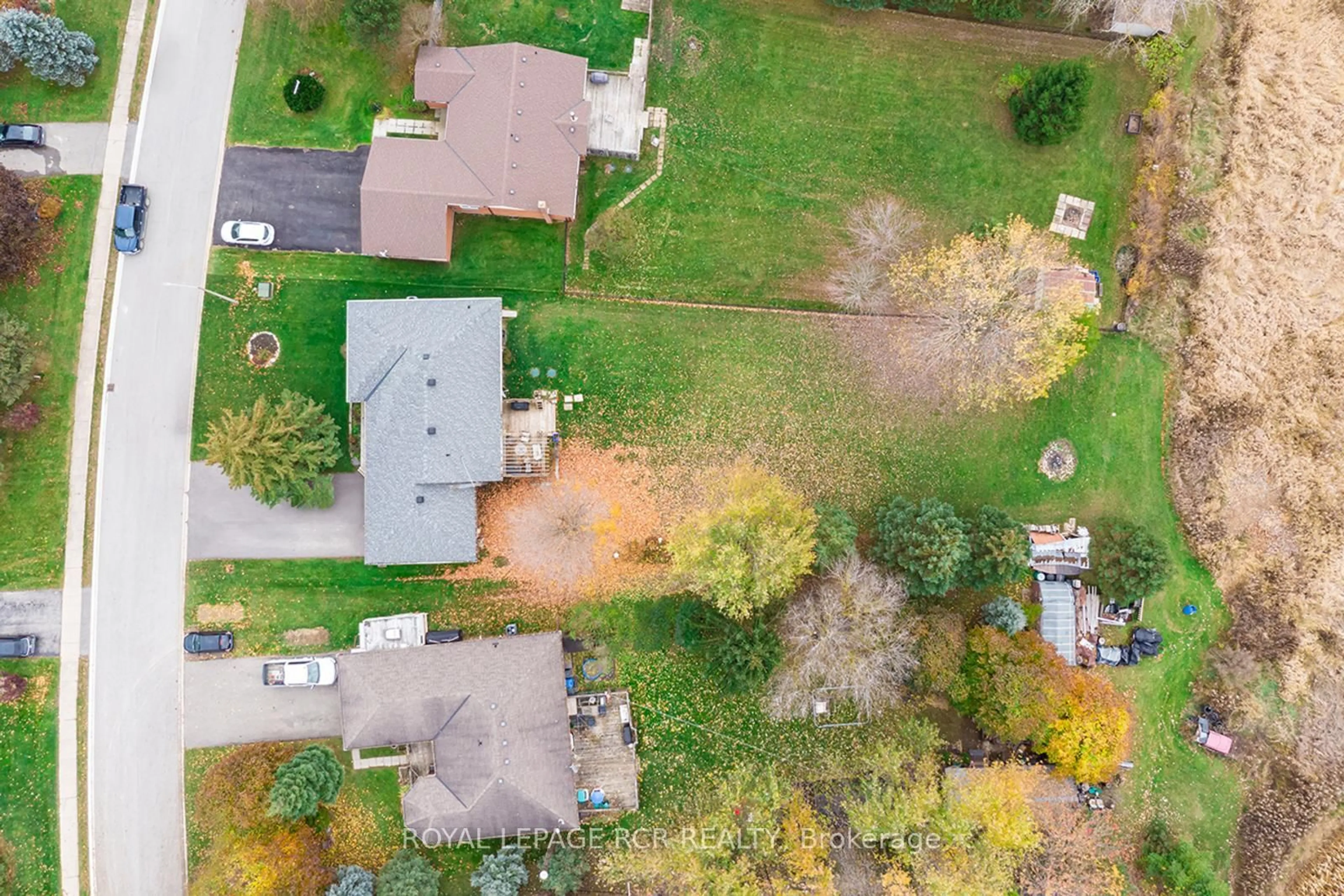 A pic from outside/outdoor area/front of a property/back of a property/a pic from drone, street for 15 James St, Amaranth Ontario L9W 3Z1