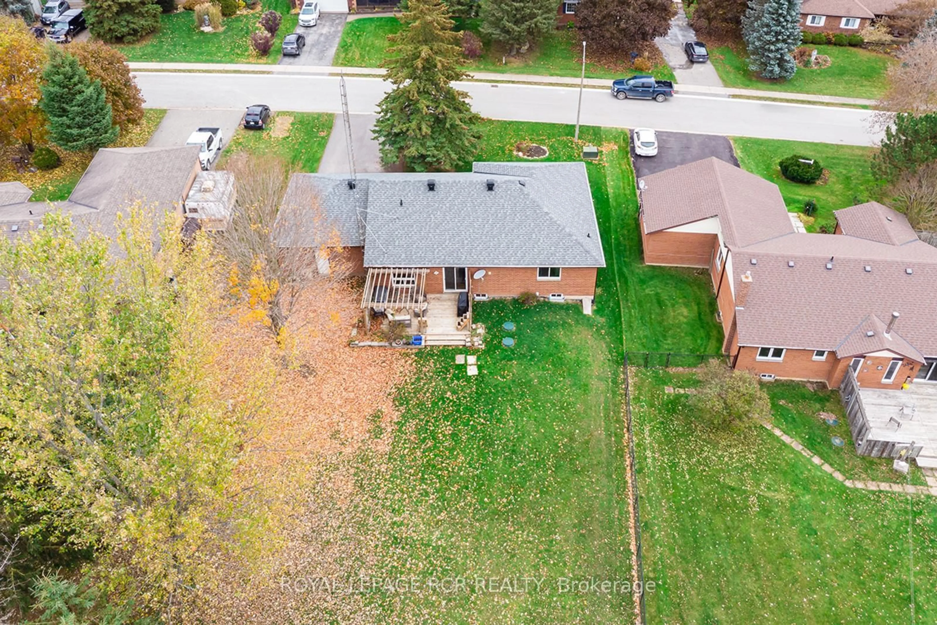 A pic from outside/outdoor area/front of a property/back of a property/a pic from drone, street for 15 James St, Amaranth Ontario L9W 3Z1