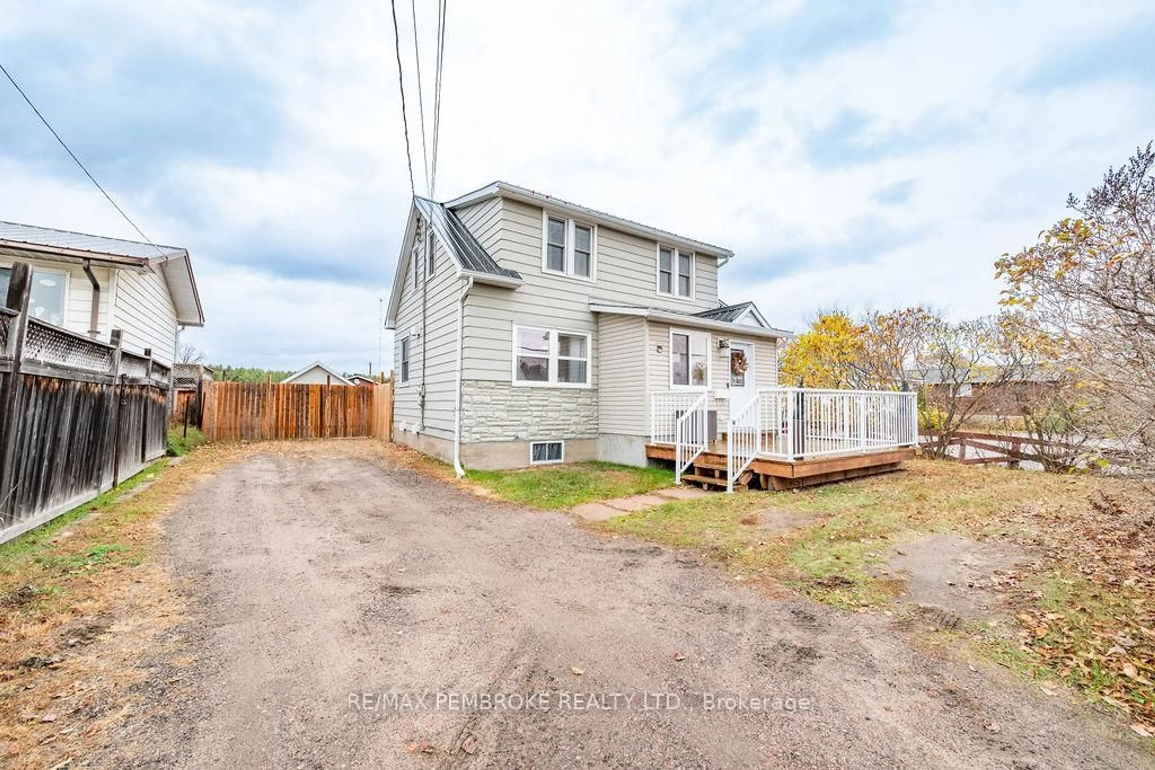 A pic from outside/outdoor area/front of a property/back of a property/a pic from drone, street for 3245 Petawawa Blvd, Petawawa Ontario K8H 1X8