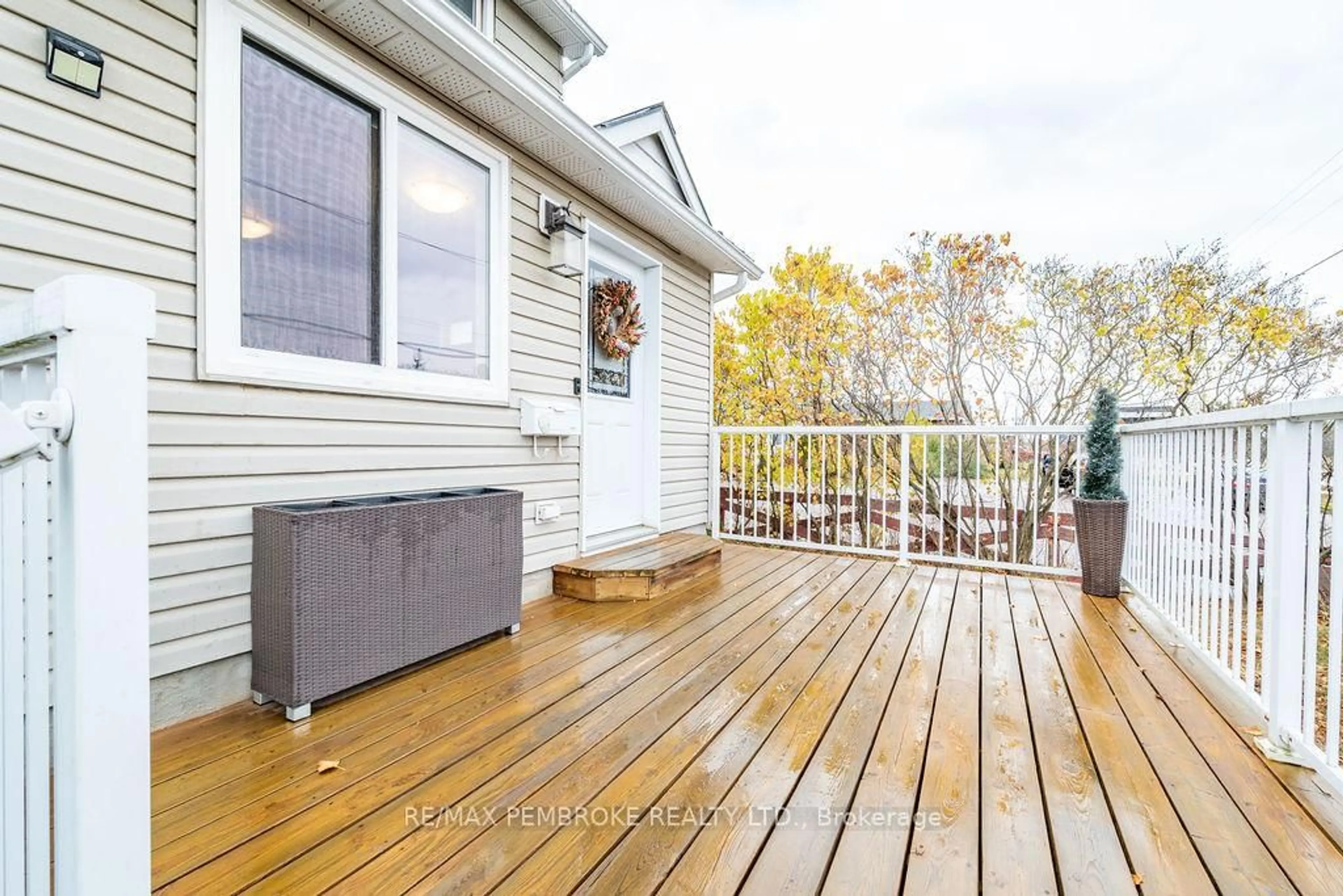 Patio, unknown for 3245 Petawawa Blvd, Petawawa Ontario K8H 1X8