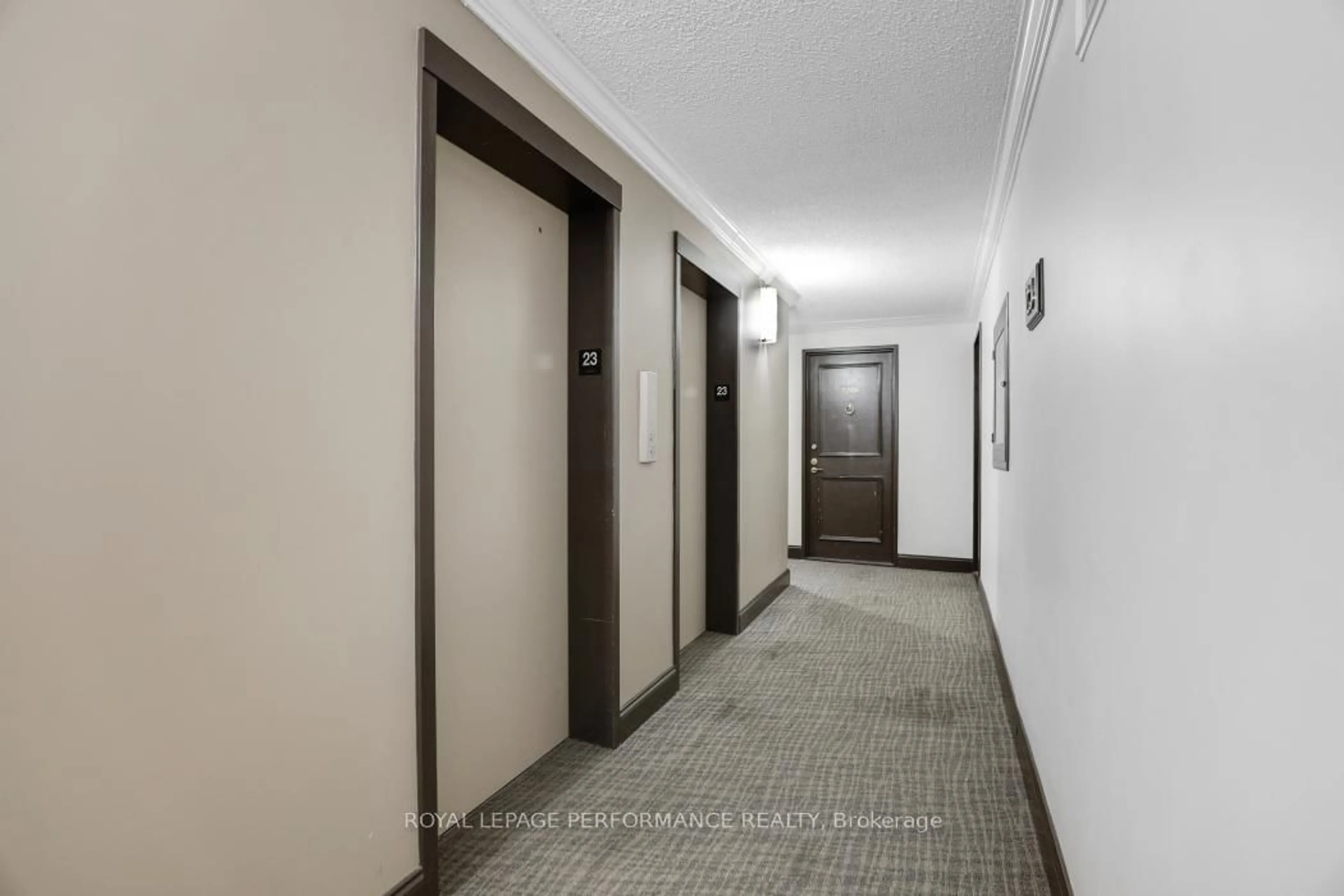 Indoor foyer for 505 St Laurent Blvd #2302, Ottawa Ontario K1K 3X4