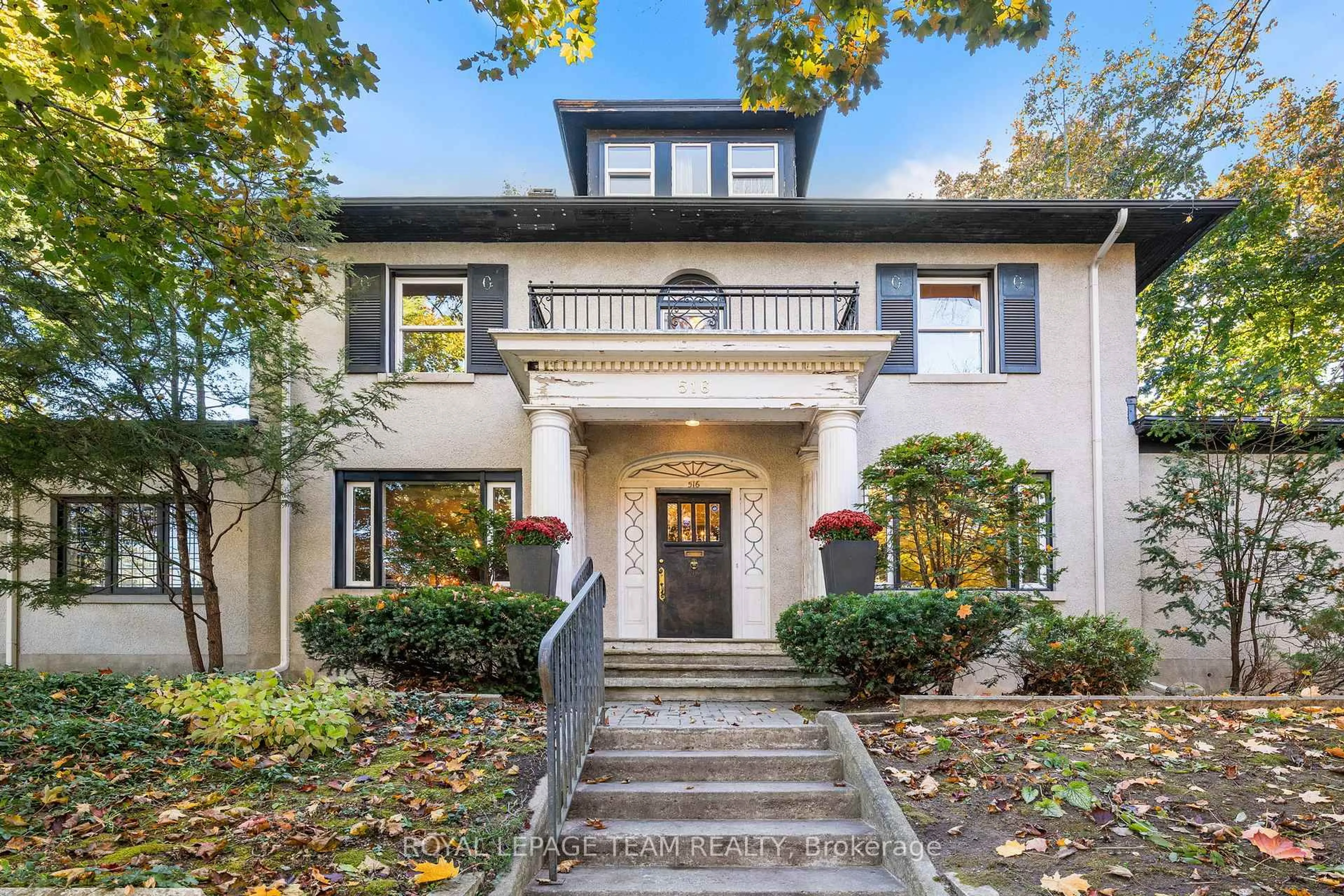 Home with brick exterior material, street for 516 Kenwood Ave, Ottawa Ontario K2A 0L6